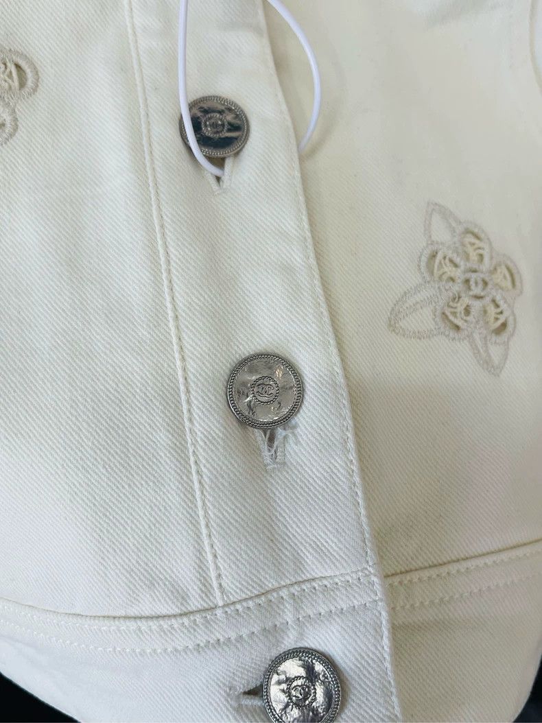 Chanel Chanel White camellia hollow denim jacket 2504-Nextarrow Size XS / US 0-2 / IT 36-38 - 3 Thumbnail