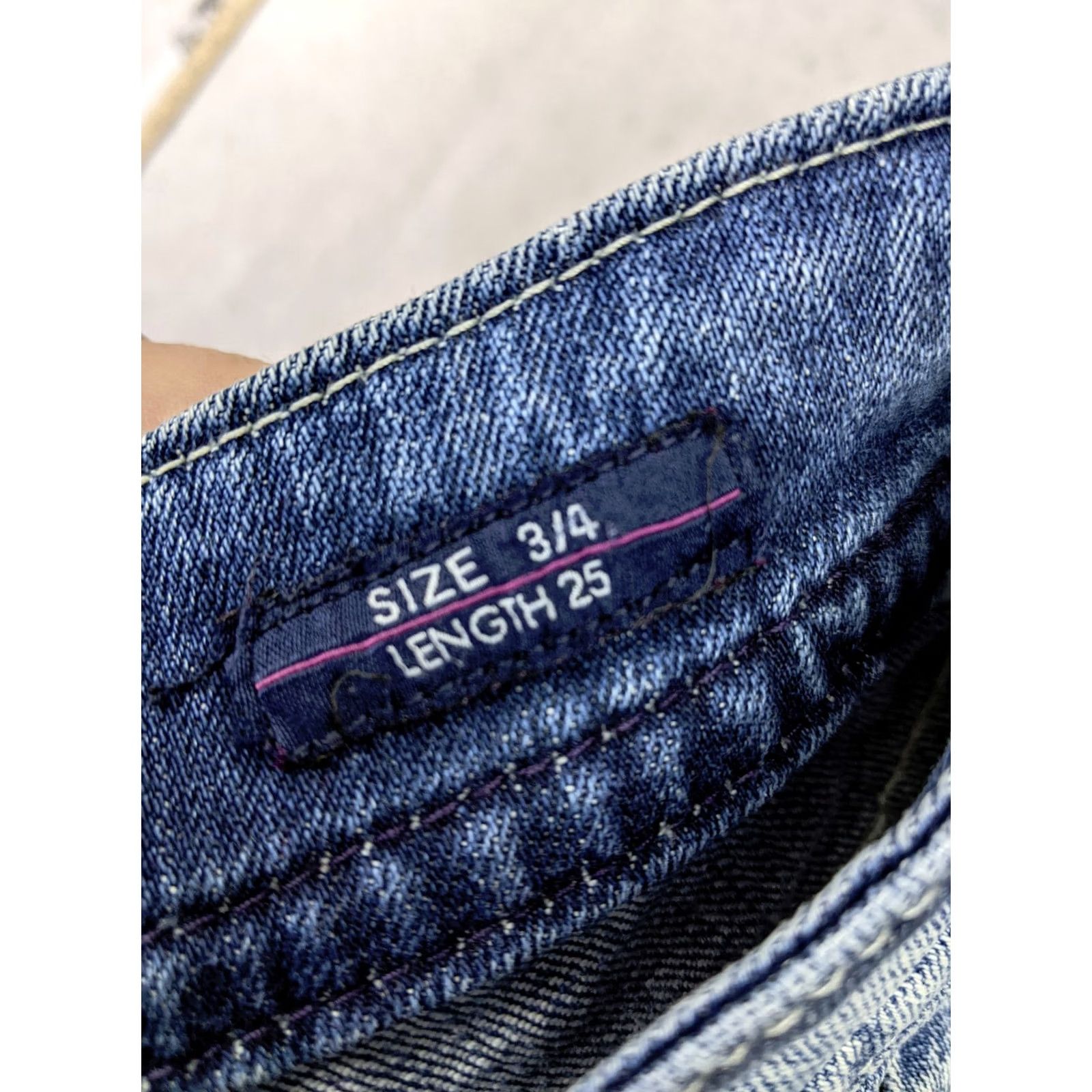 Vintage VIGOSS Chelsea Boyfriend Womens Jeans Low Rise Light Wash Blue 3 4 Thick Stitch Distressed Whiskered Stretch Button Zip Fly 26 Inseam XS? Wait Size 27" / US 4 / IT 40 - 5 Thumbnail