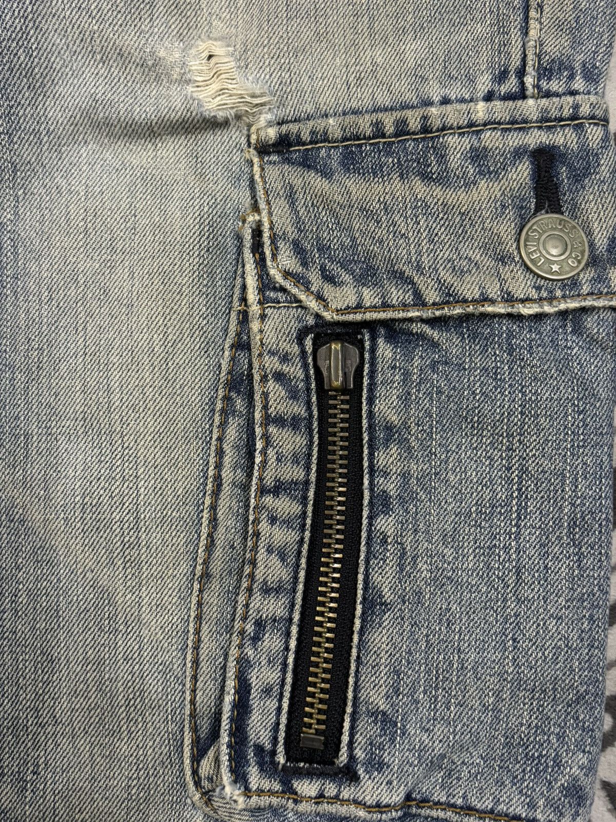 Levi's Vintage Levis 507 Cracked Wash Flare Distressed Cargo Jeans Size US 29 - 6 Thumbnail