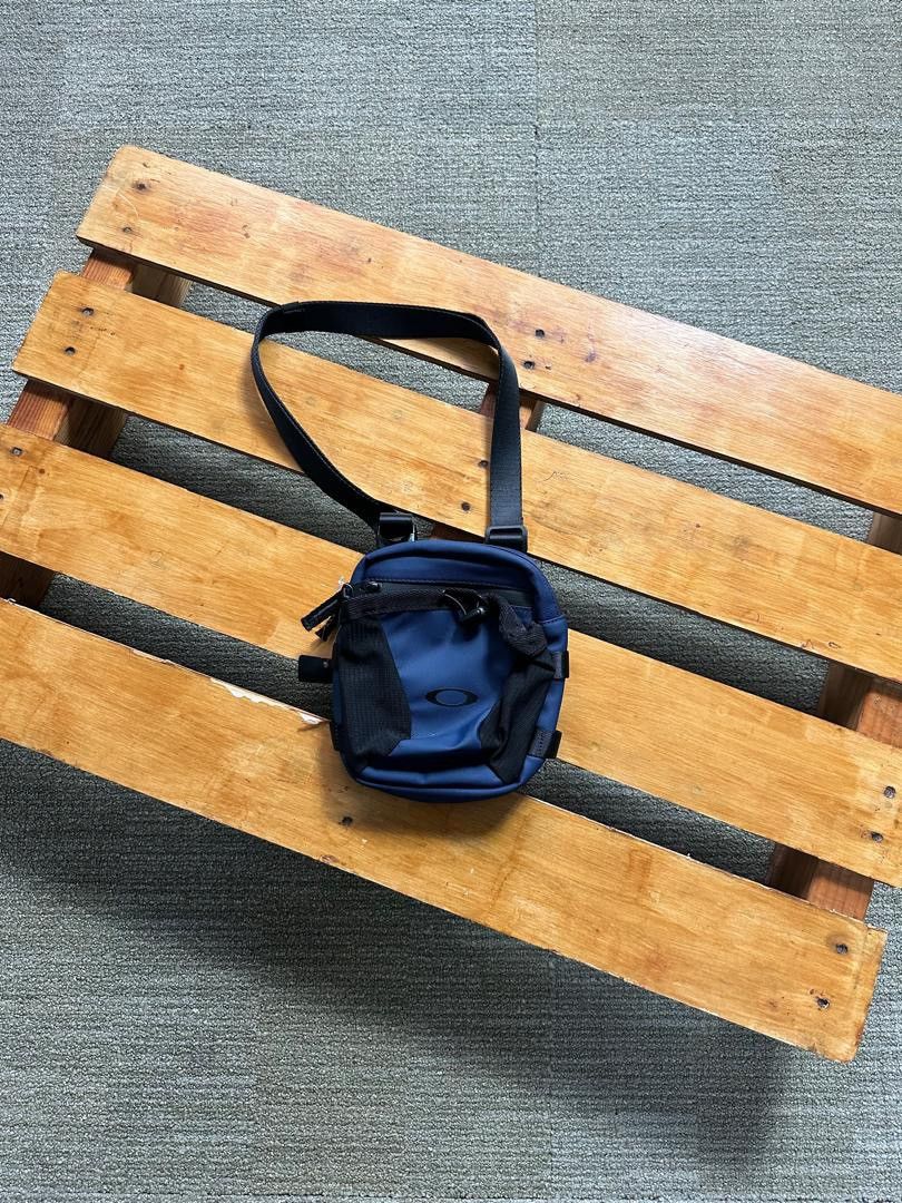 Oakley Sling Bag in Blue, Men's