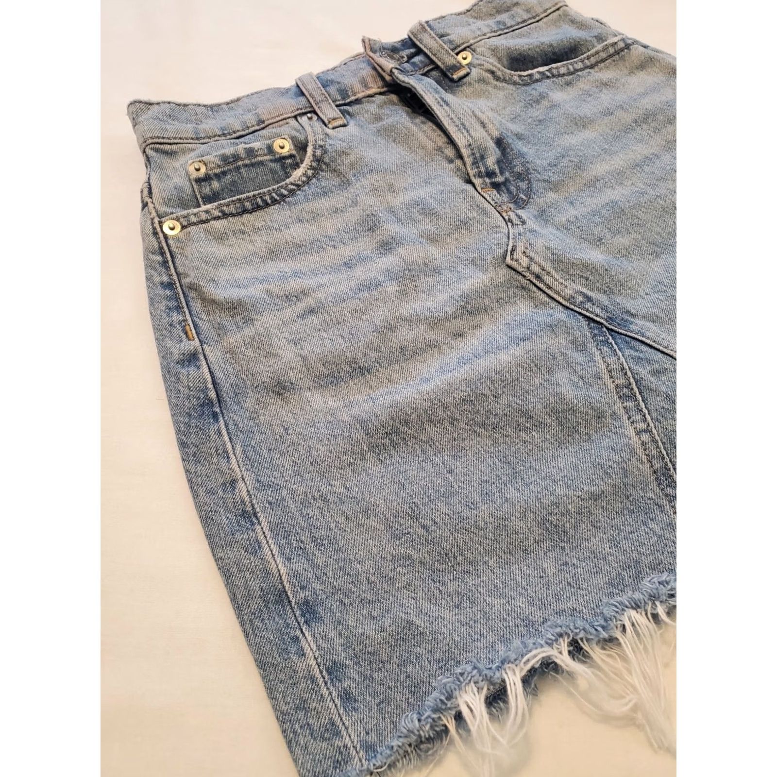 Everlane Everlane Denim Mini Skirt Size 23 Small Light Wash Distressed Reconstructed Rock Size 40" / US 18 - 2 Thumbnail