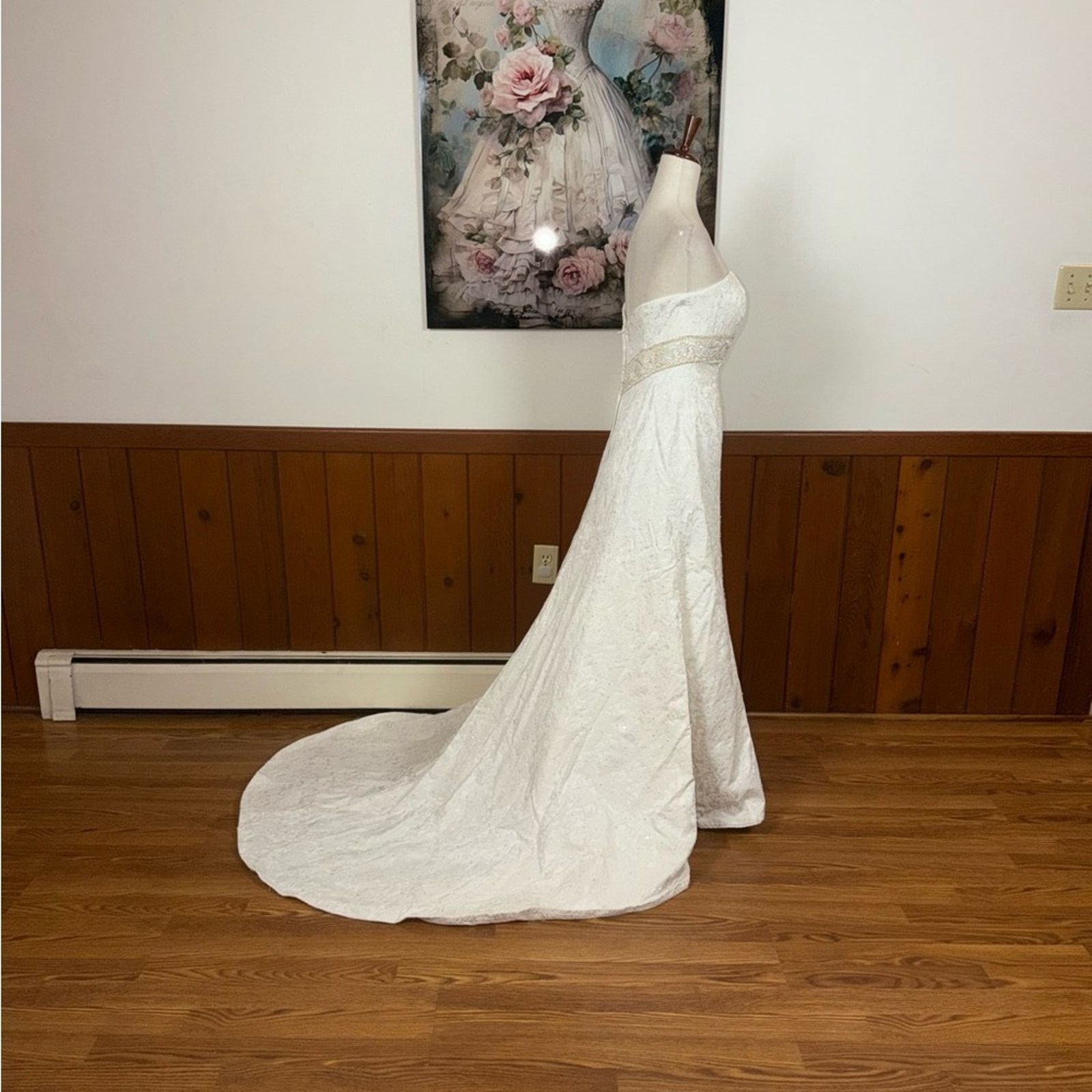 Oleg Cassini Beautiful Oleg Cassini Strapless Brocade Wedding Gown Size M / US 6-8 / IT 42-44 - 4 Thumbnail