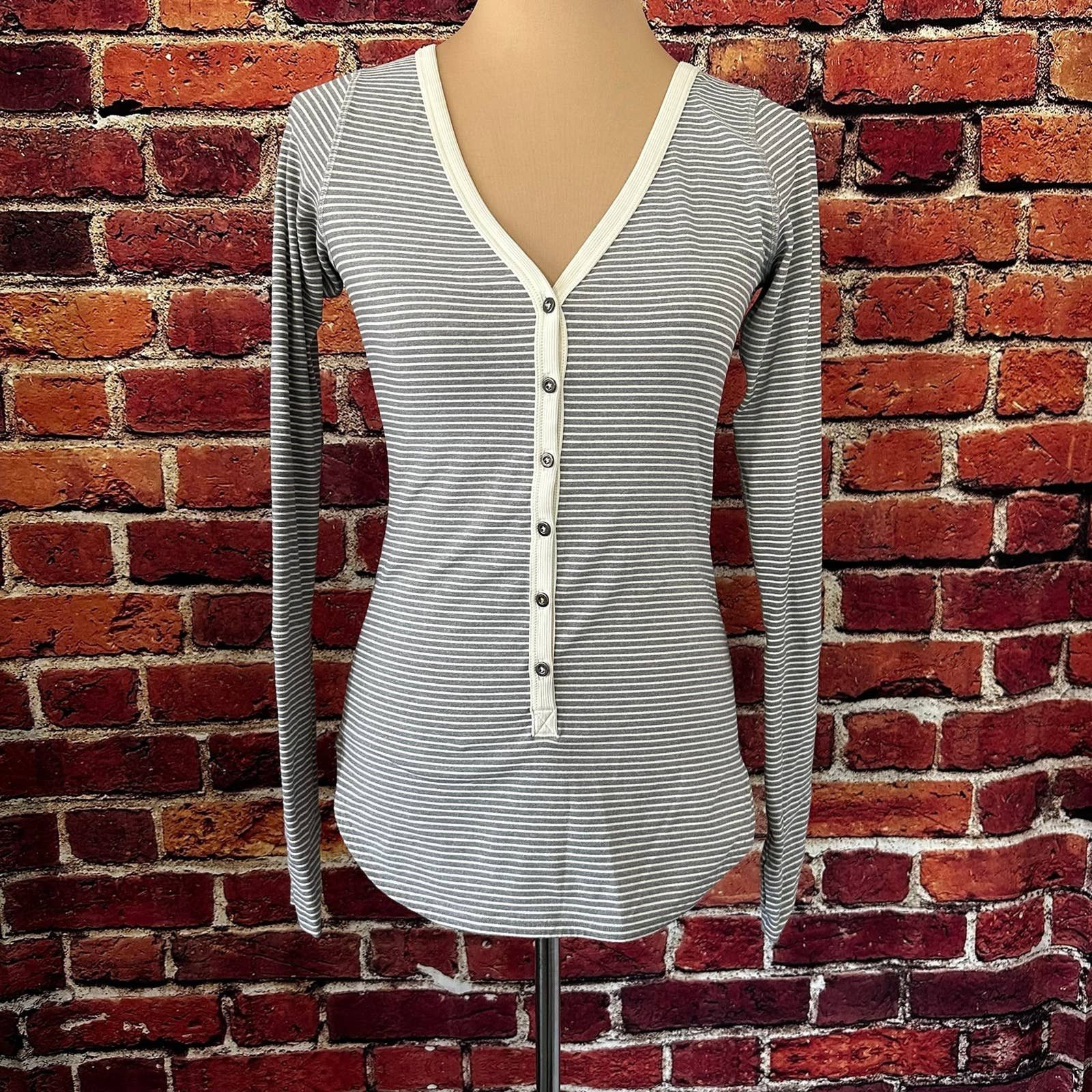 Lululemon Lululemon Awesoma Henley Long Sleeve Shirt Size S / US 4 / IT 40 - 1 Thumbnail