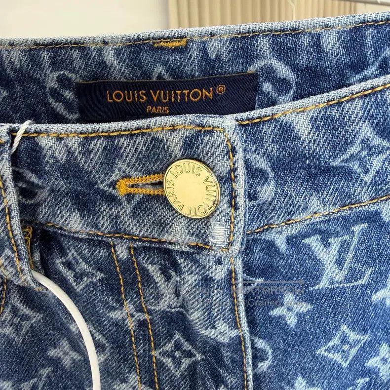 Louis Vuitton Louis Vuitton Blue full-print jeans Size US 34 / EU 50 - 3 Thumbnail