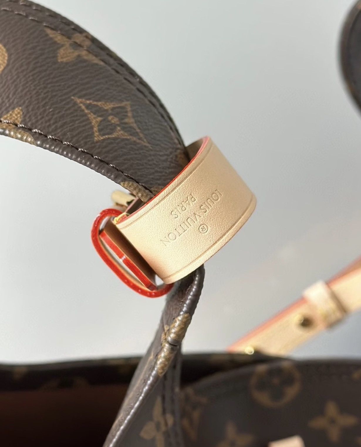 Louis Vuitton Louis Vuitton Atlantis GM Brown Monogram HandBag Size ONE SIZE - 11 Thumbnail