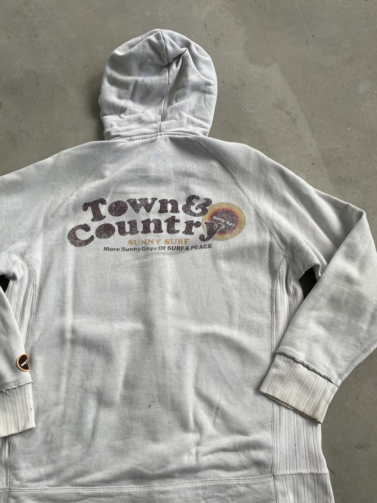 Vintage VINTAGE TOWN & COUNTRY SUNNY SURF ZIPPED HOODIE Size US L / EU 52-54 / 3 - 11 Thumbnail