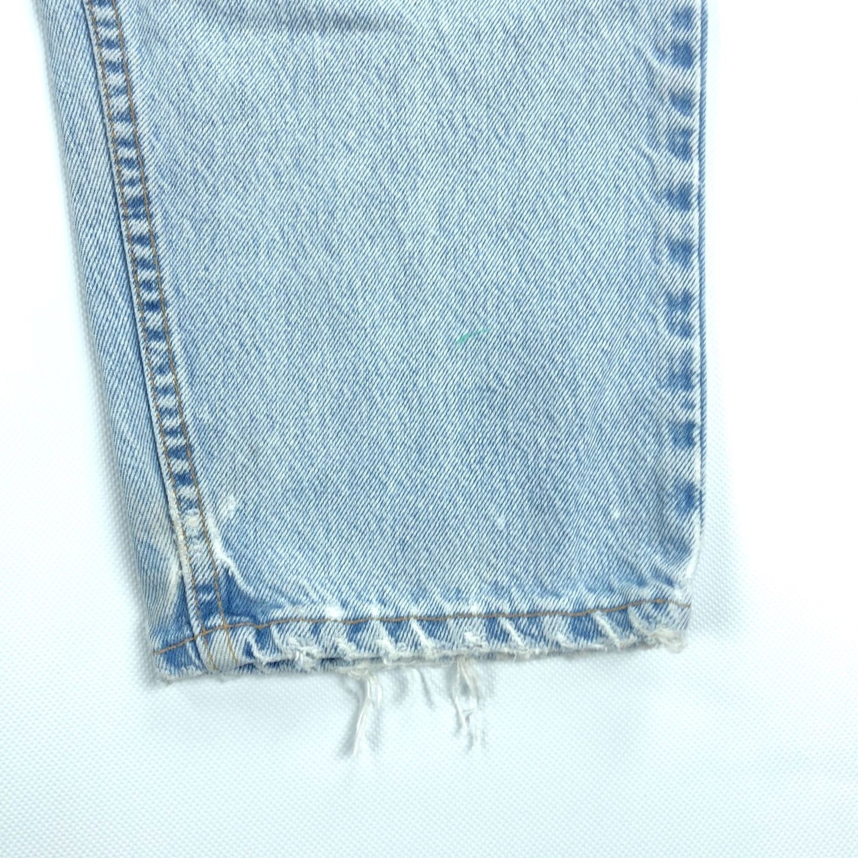 Levi's VINTAGE Levi's 560 Jeans Mens 32x33 Light Wash 90s Distress Tapered Blue Jeans Distressed Mens 90s Size US 32 / EU 48 - 5 Thumbnail