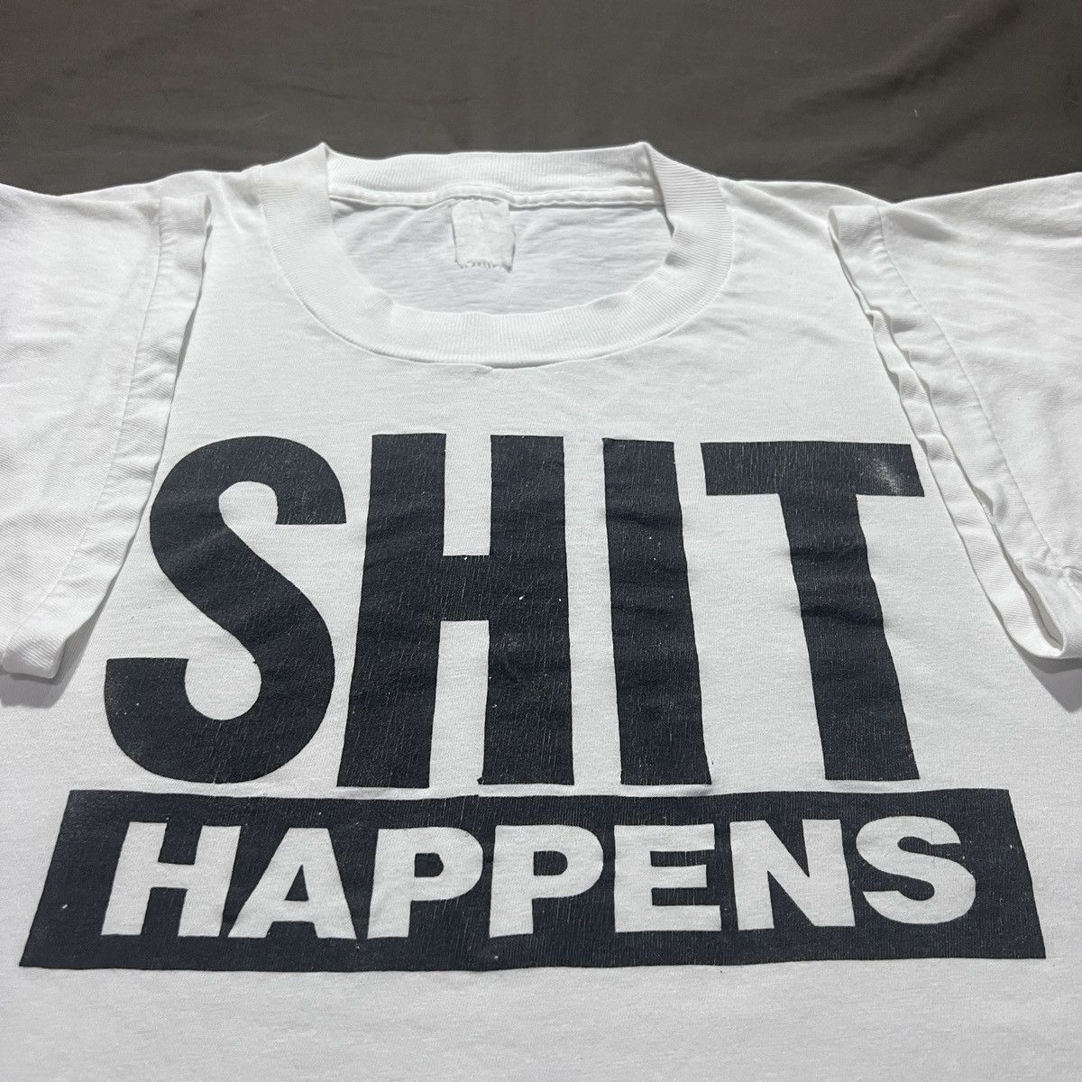 Vintage Vintage 90s Shit Happens Tee Humor Funny T Shirt L Size US L / EU 52-54 / 3 - 2 Thumbnail