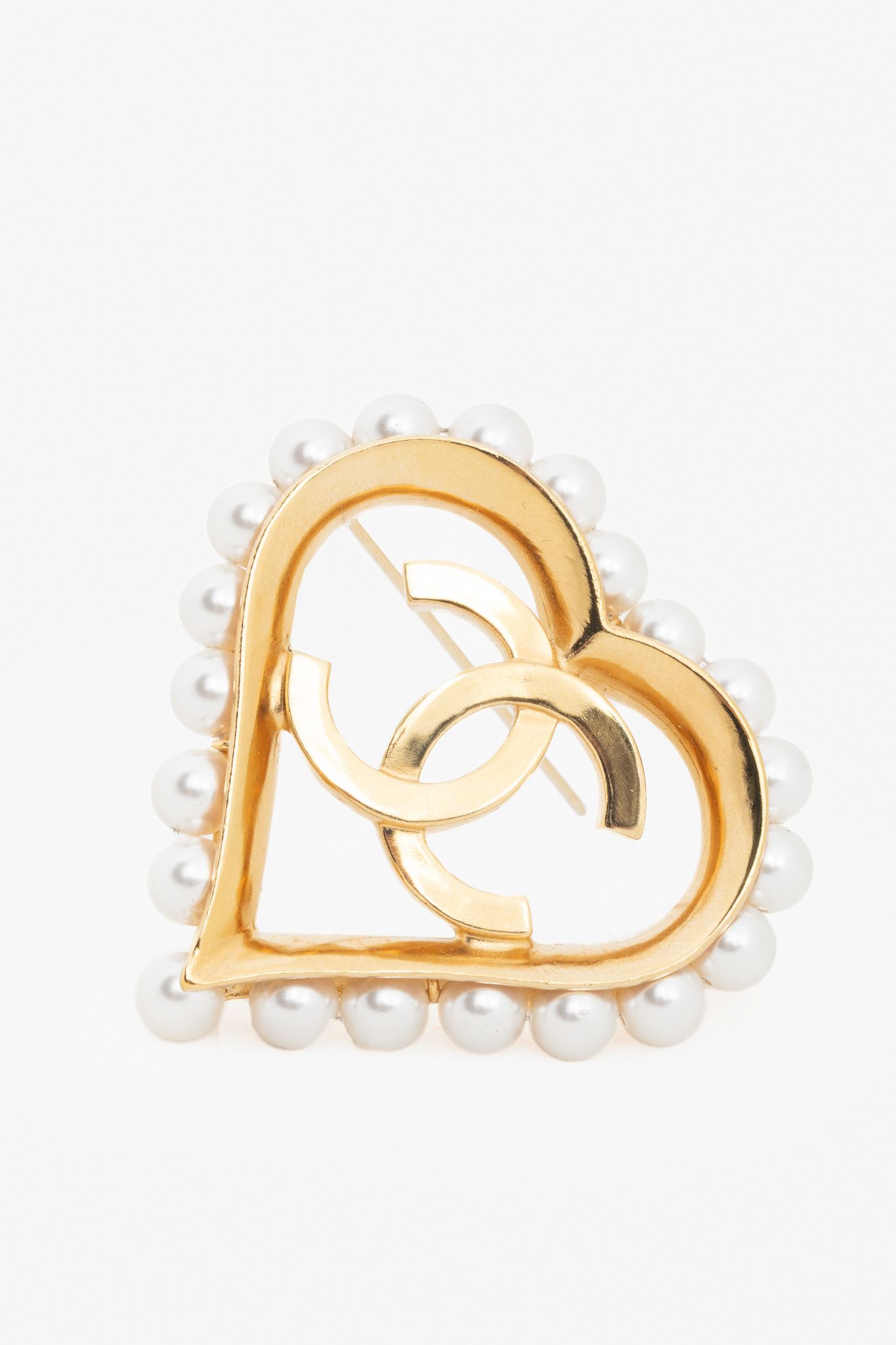 Chanel Chanel 19K Gold-Tone Faux-Pearl-Embellished CC-Heart Brooch Size ONE SIZE - 1 Thumbnail