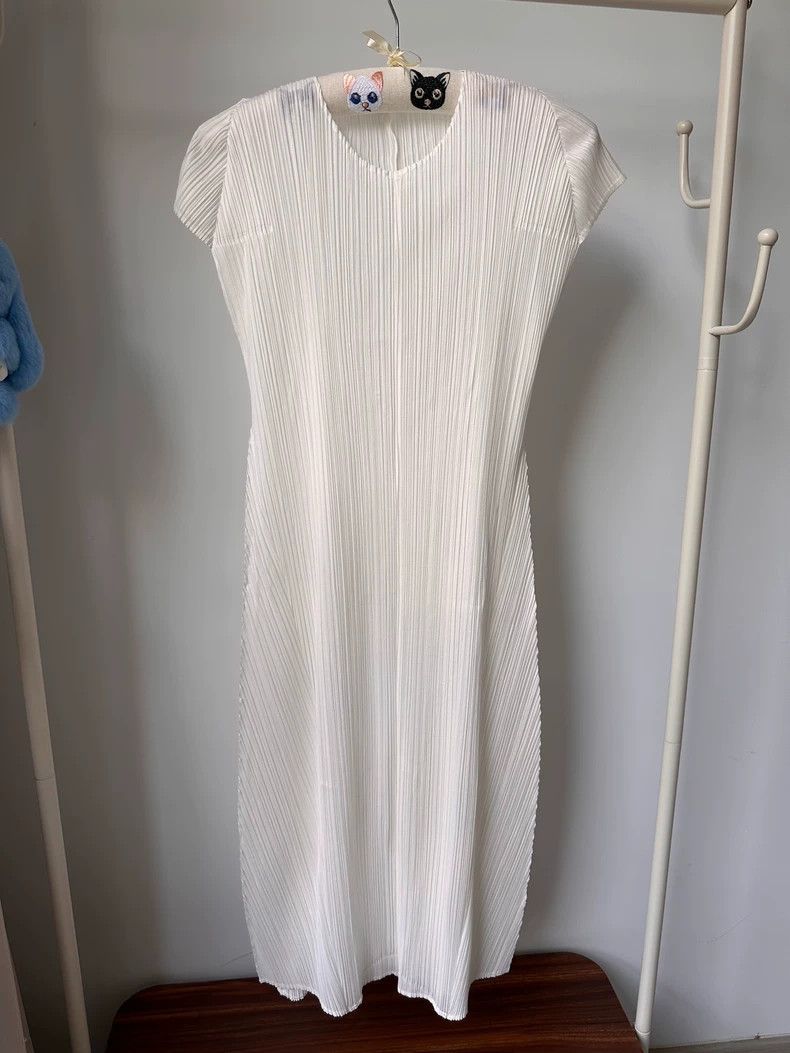 Issey Miyake Issey Miyake size:2 White pleated dress Size XS / US 0-2 / IT 36-38 - 1 Thumbnail