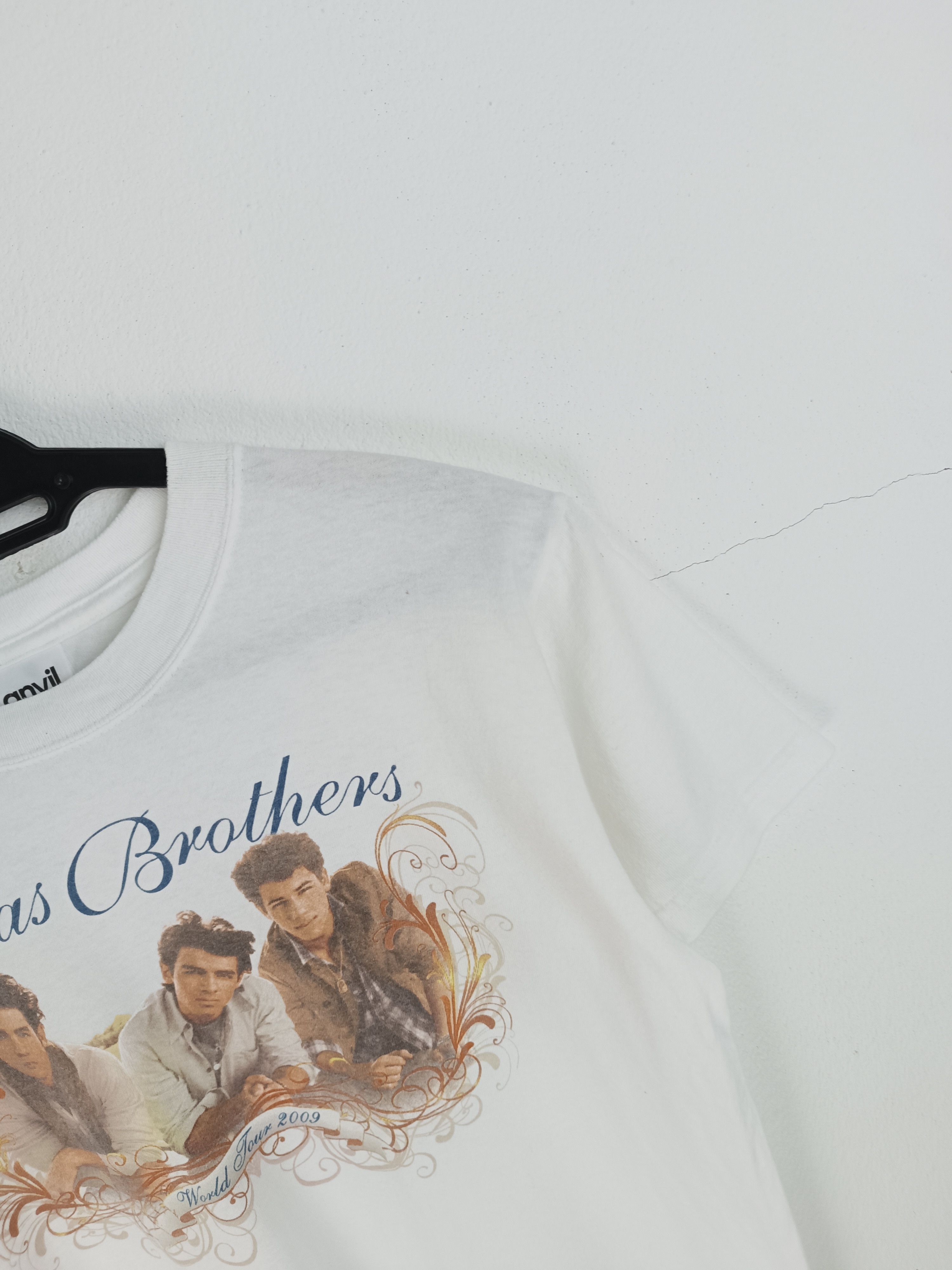 Band Tees VINTAGE '09 JONAS BROTHERS TOUR TEE dnce lovato styles Size US XS / EU 42 / 0 - 8 Thumbnail