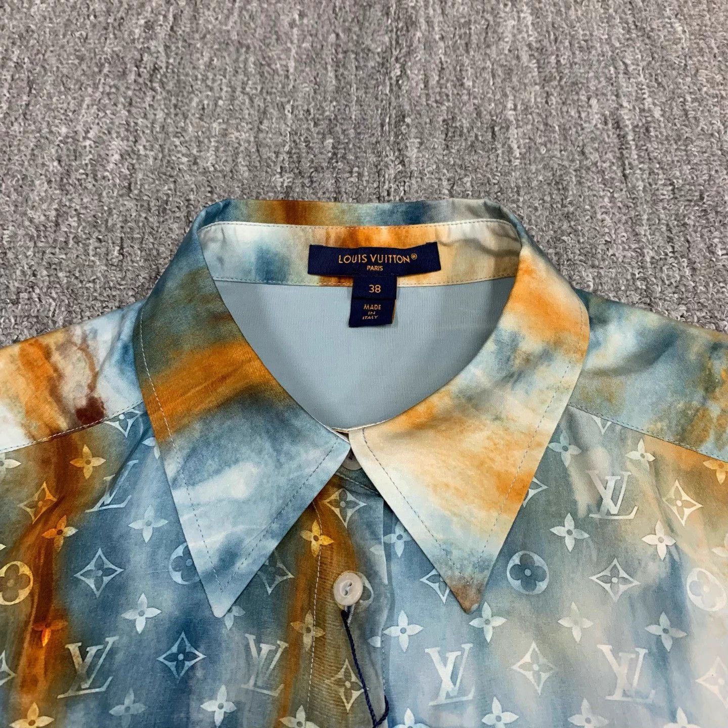 Louis Vuitton LV All Over Monogram Tie-Dye Gradient Silk Shacket Size S / US 4 / IT 40 - 9 Thumbnail