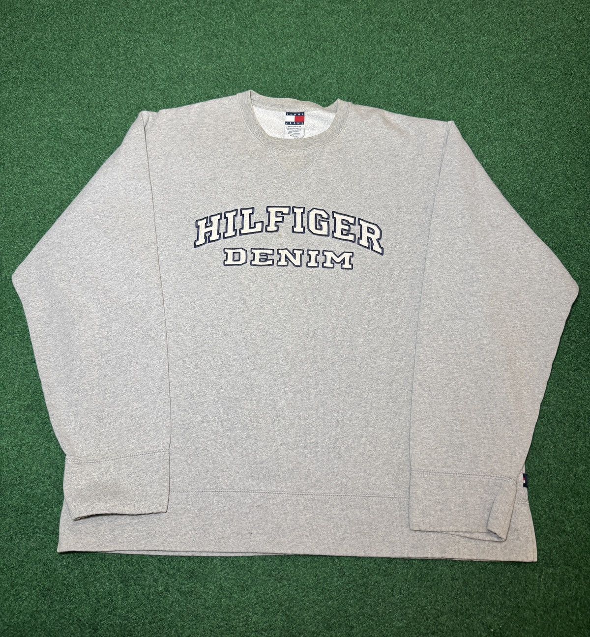 Tommy Hilfiger Tommy Hilfiger Vintage Boxy 90s Y2K XL Sweatshirt 25x28 Size US XL / EU 56 / 4 - 1 Thumbnail