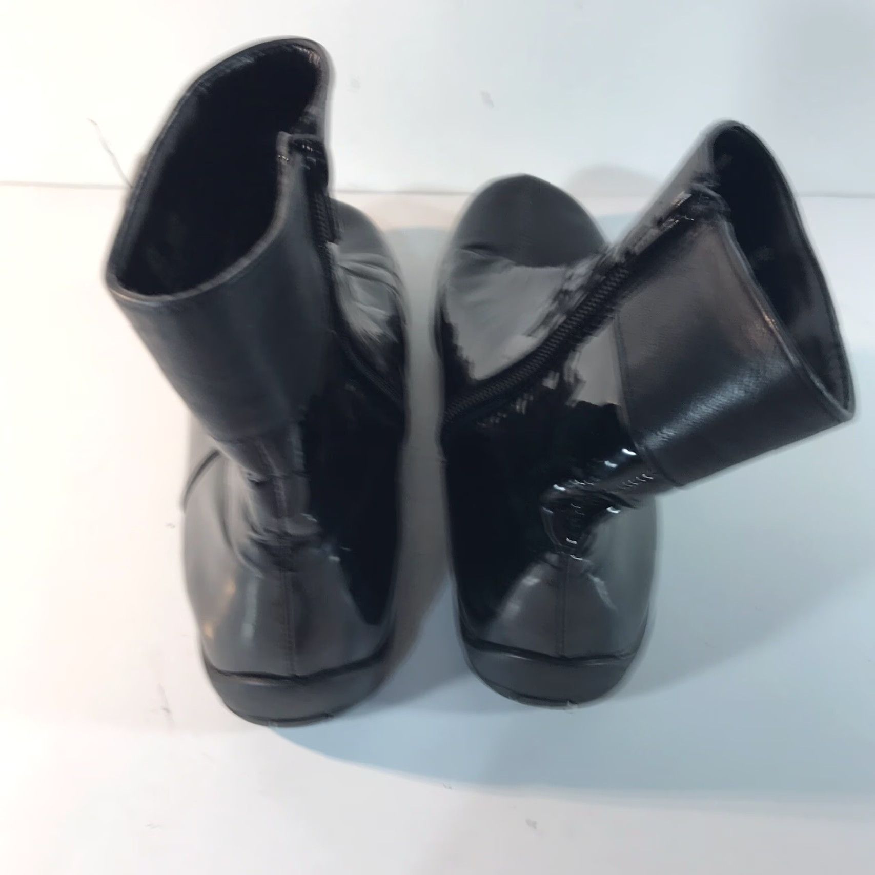 Vintage VINTAGE LifeStride Women’s Ankle Bootie Size 6M Black Faux Leather Flat Heel Casual Winter Fall Size US 6 / IT 36 - 4 Thumbnail