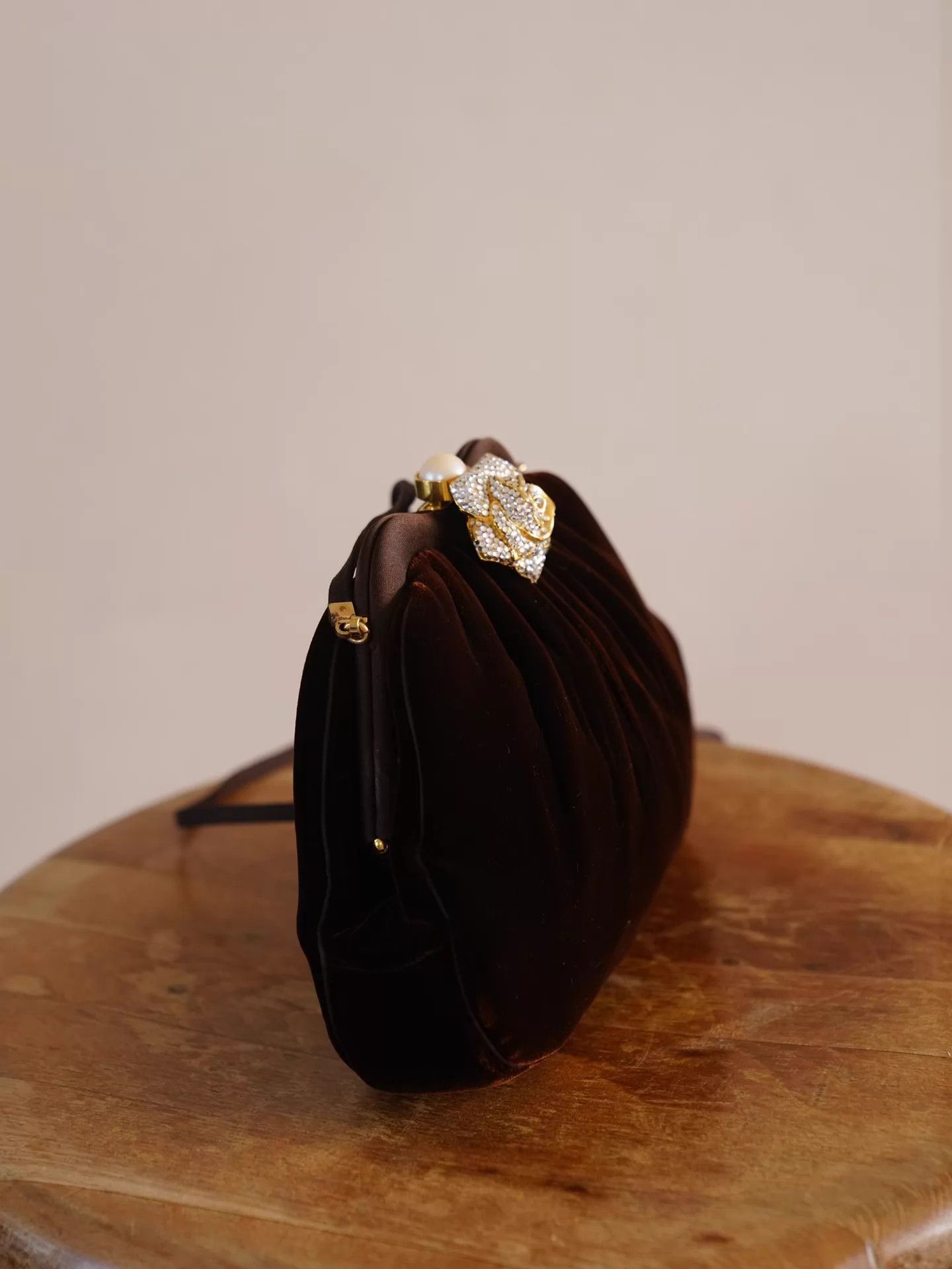 Judith Leiber Judith Leiber Vintage Choc Velvet Rose 2way Clutch Size ONE SIZE - 8 Thumbnail
