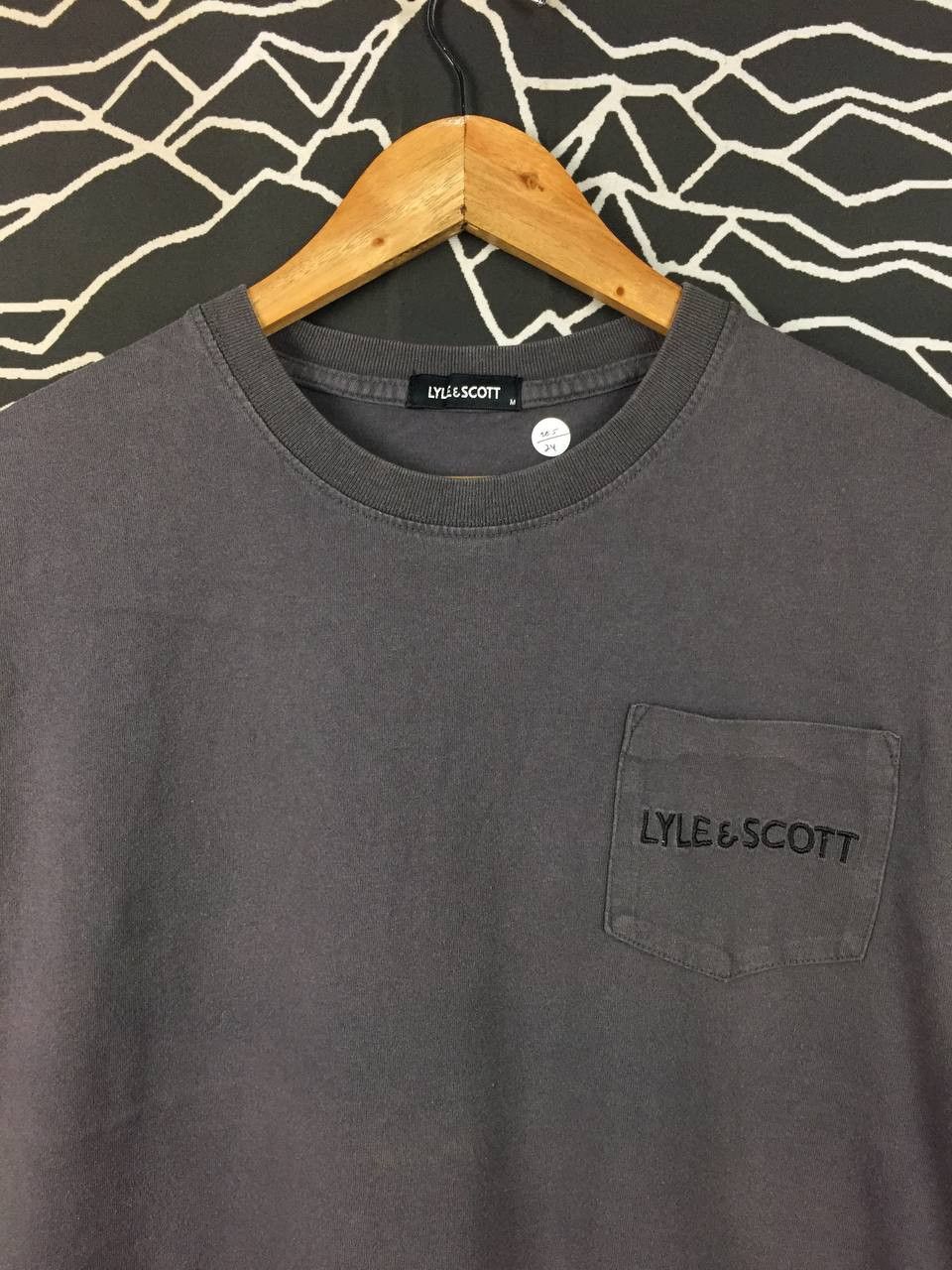 Lyle & Scott Lyle & Scott Faded Charcoal Embroidered Logo Pocket Tee Size US M / EU 48-50 / 2 - 3 Thumbnail