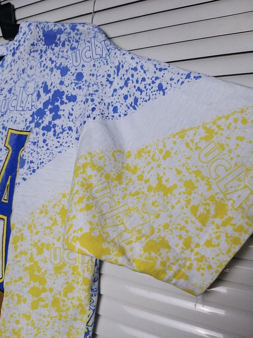 NBA RARE💥VINTAGE 80'S UCLA BRUINS NBA TEAM FULL PRINT T SHIRT Size US L / EU 52-54 / 3 - 4 Thumbnail