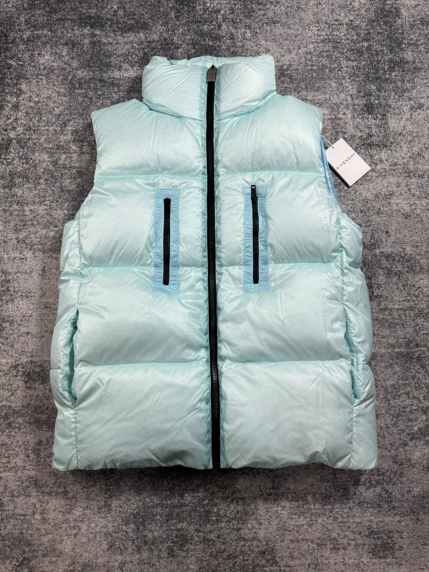 Givenchy givenchy mmw light blue down vest Size US L / EU 52-54 / 3 - 1 Thumbnail