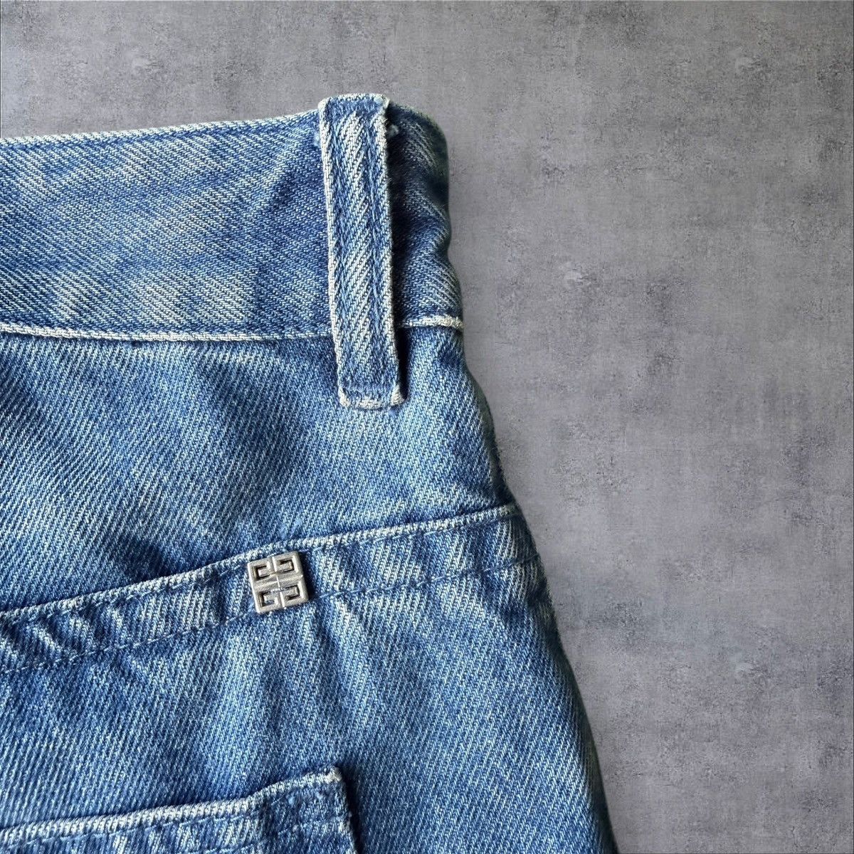 Givenchy USED GIVENCHY MENS MULTICUTTED DENIM CARGO SHORTS SIZE 36 Size US 36 / EU 52 - 12 Thumbnail