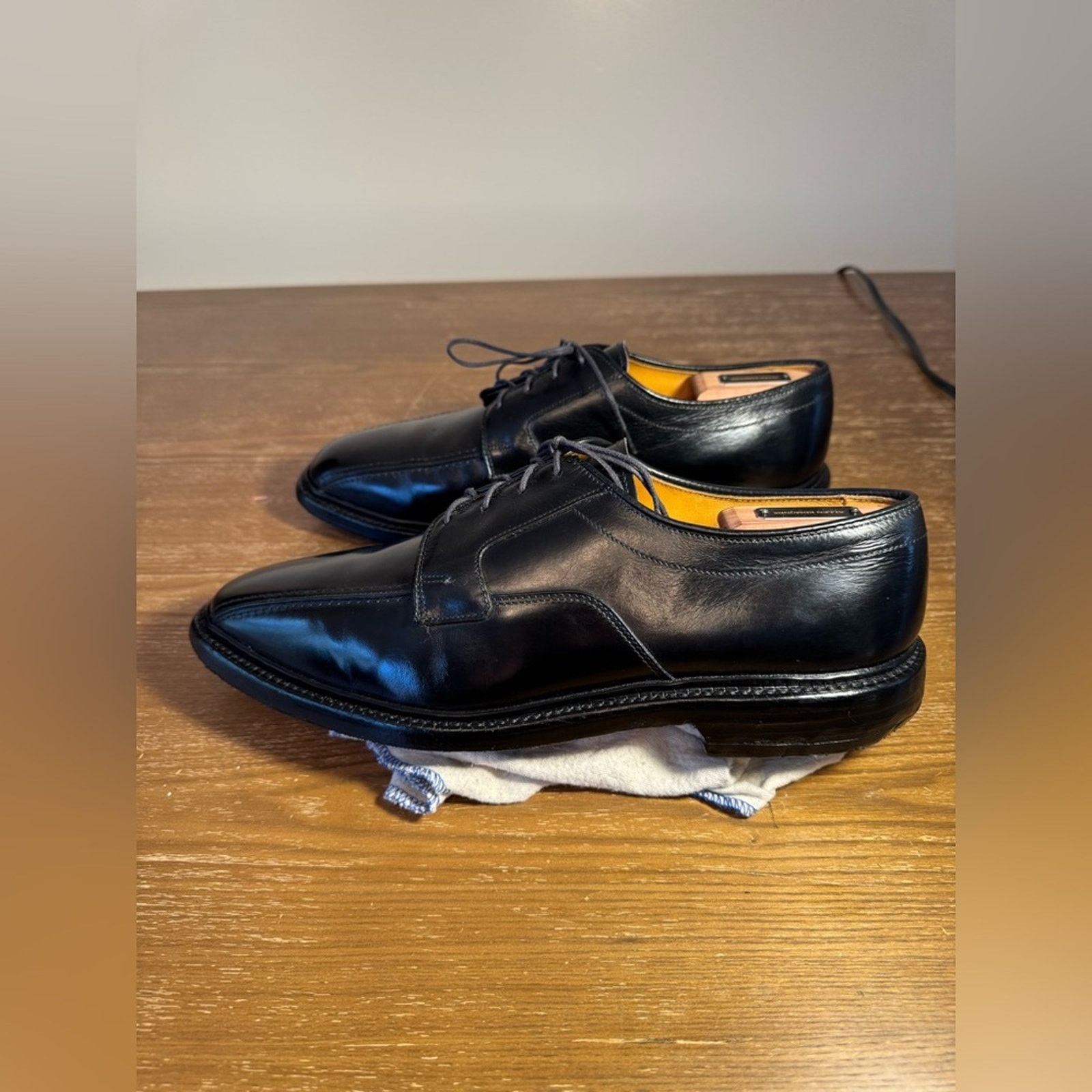 Allen Edmonds Allen Edmonds Hillcrest Derby Shoes in Black Calf size 9.5 D Size US 9.5 / EU 42-43 - 7 Thumbnail