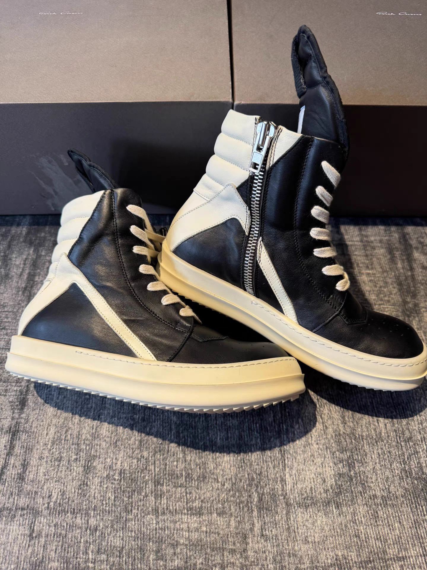 Rick Owens Rick Owens Mainline Triangle Sneakers Size US 7.5 / IT 37.5 - 3 Thumbnail