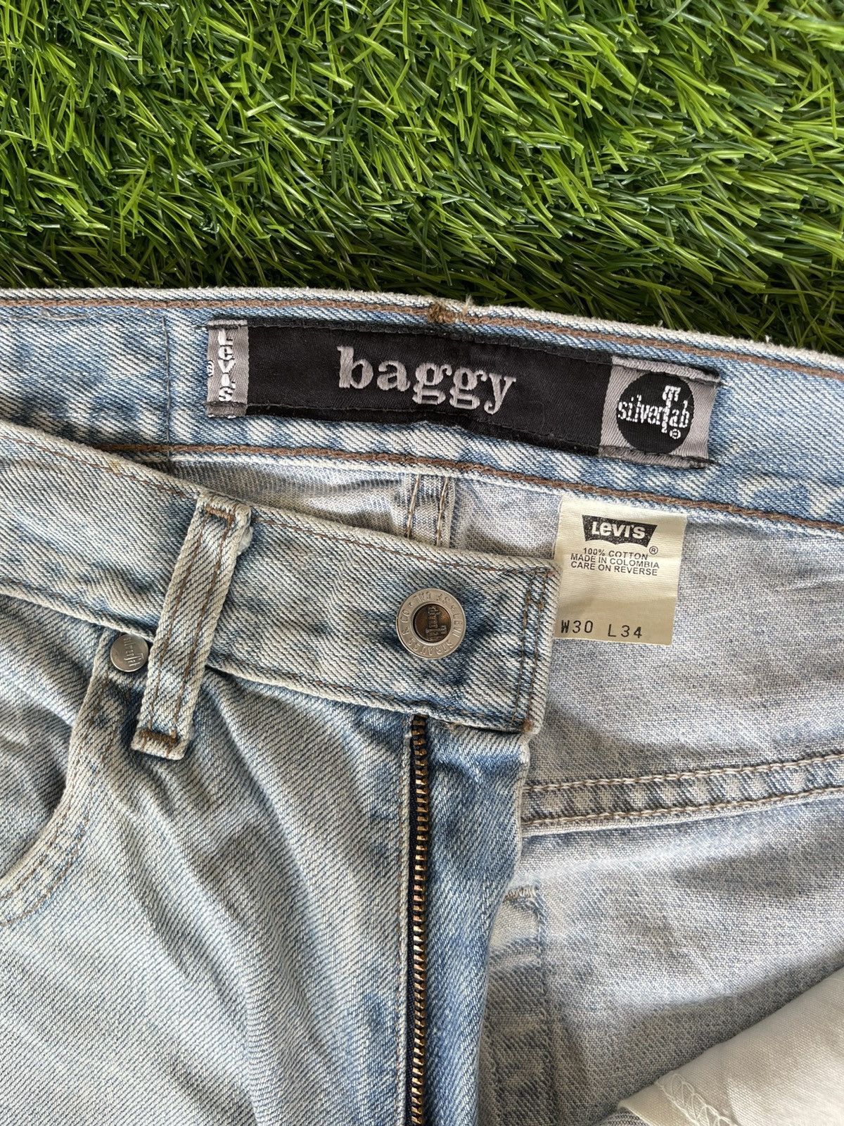 Levi's Vintage’90s🔥LEVI’S SILVERTAB🔥WASHED Denim BAGGY JEANS Size US 31 - 9 Thumbnail
