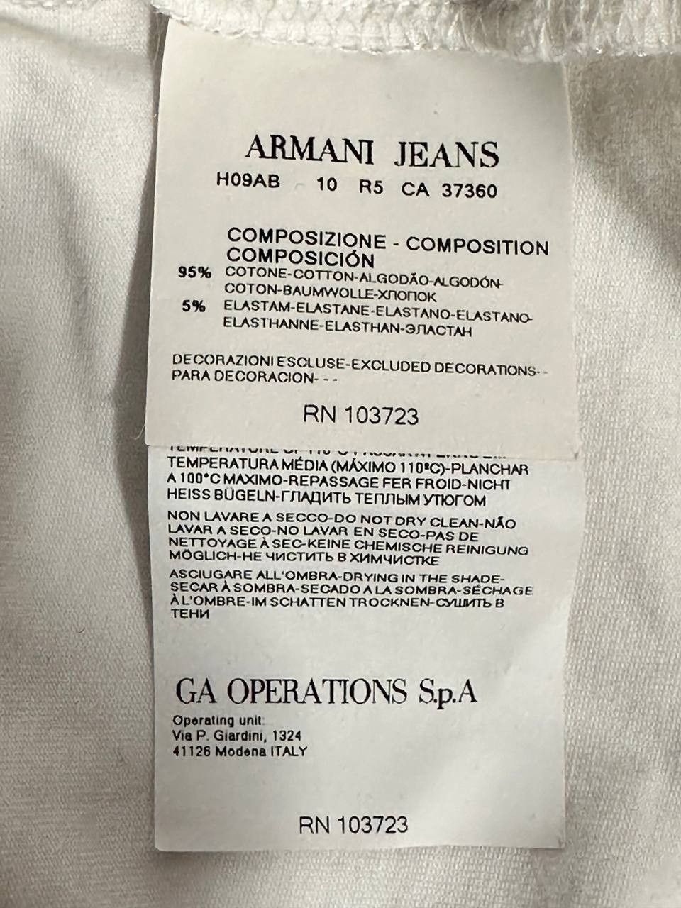 Armani Women's t-shirt from the Armani brand, white Size M / US 6-8 / IT 42-44 - 5 Thumbnail