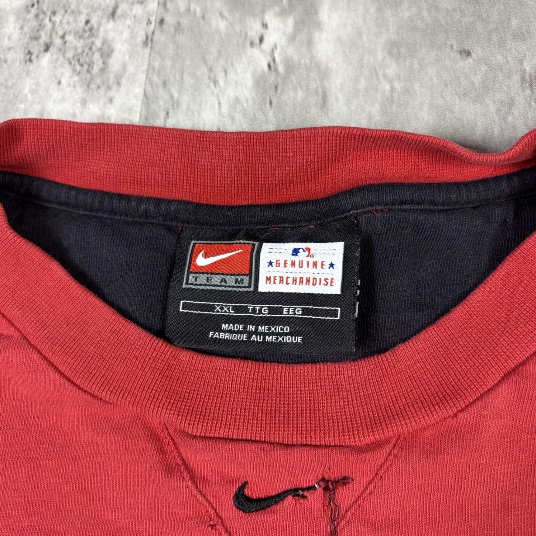 Nike VINTAGE Nike Cincinnati Reds Shirt T Shirt Mens 2XL Red Crew Neck Short Sleeve MLB Team Center Swoosh 90s Size US XXL / EU 58 / 5 - 5 Thumbnail