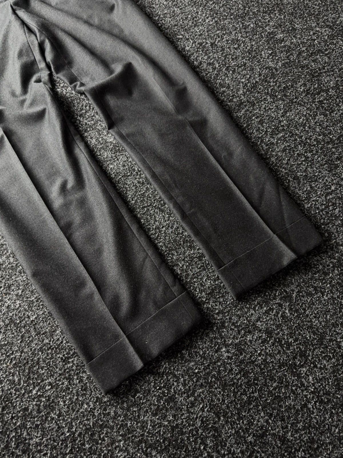 Salvatore Ferragamo Rare Salvatore Ferragamo Wool Pleated Trousers Made in Italy Size 30" / US 8 / IT 44 - 2 Thumbnail
