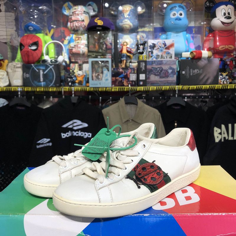 Gucci GUCCI White Pineapple Embroidered Sneakers for Women 0079 Size US 5 / IT 35 - 1 Thumbnail