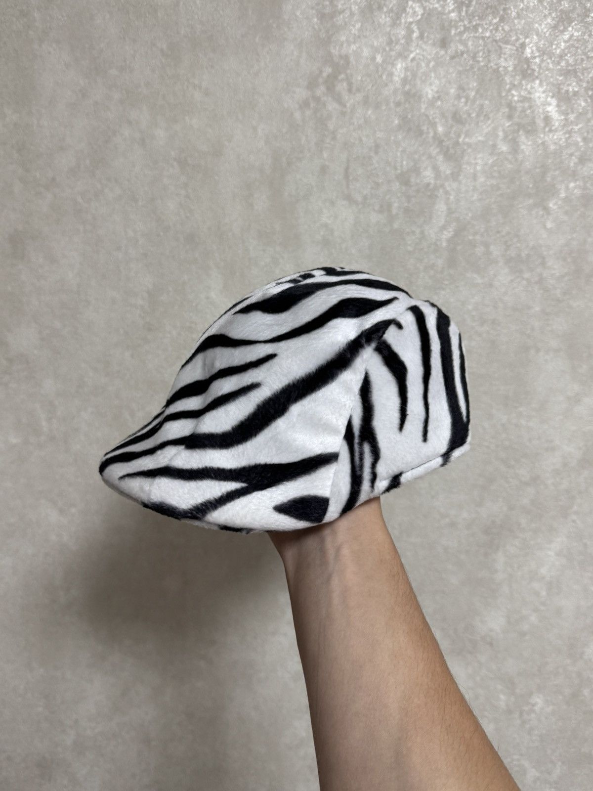 Kangol Vintage Kangol zebra black / white hat flat cap Size ONE SIZE - 1 Thumbnail