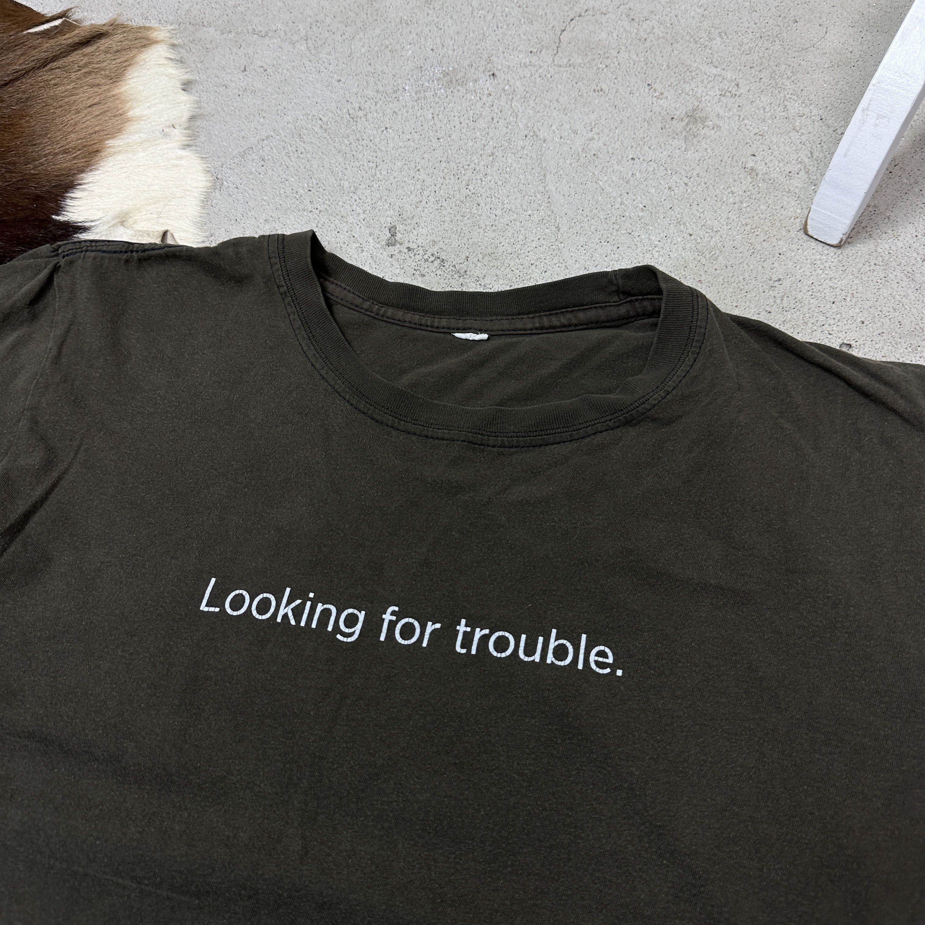 Vintage Vintage Looking for Trouble Sunfaded T-shirt Y2K Size US S / EU 44-46 / 1 - 3 Thumbnail