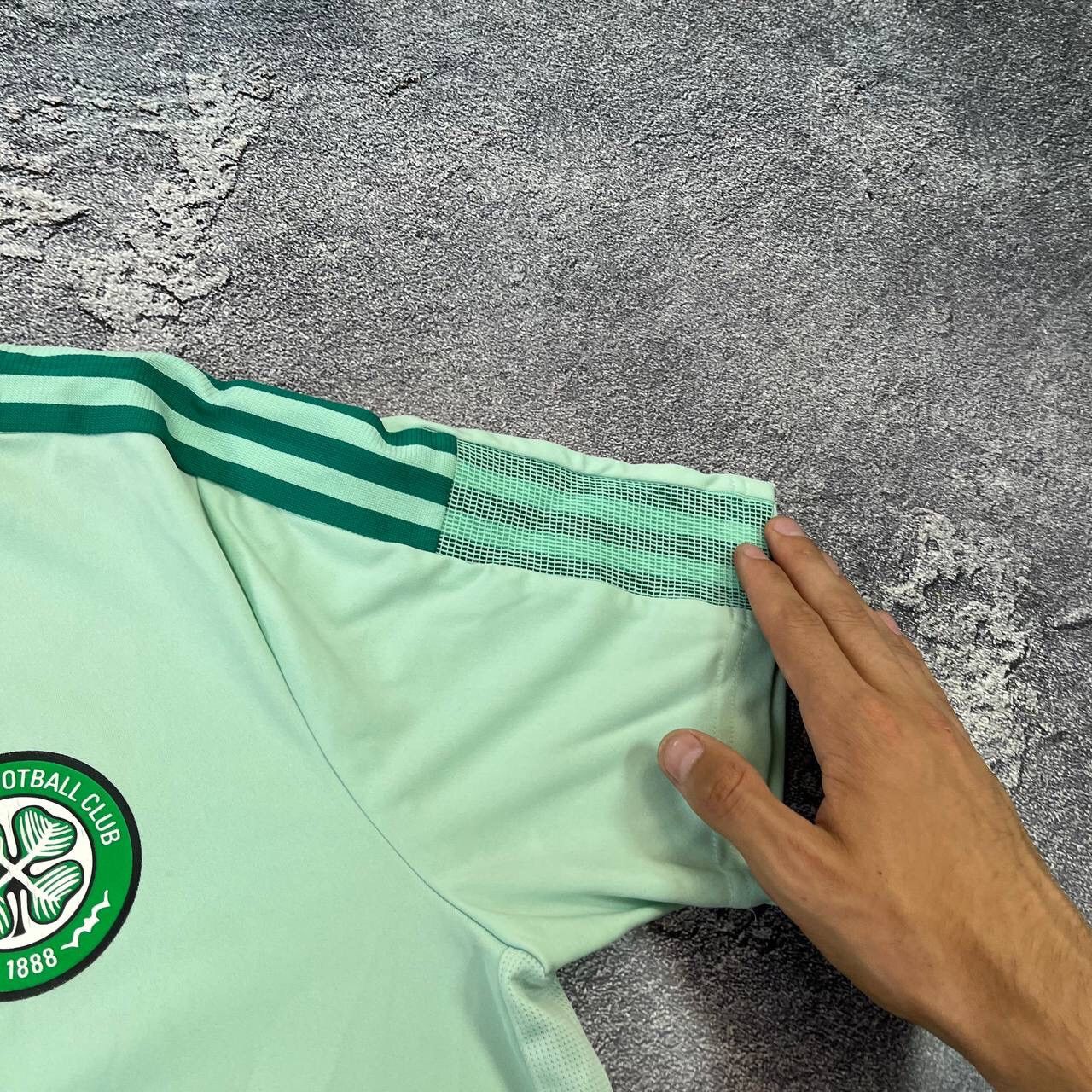 Adidas Mens FC CELTIC 2020/2021 soccer jersey perfect condition Size US M / EU 48-50 / 2 - 9 Thumbnail