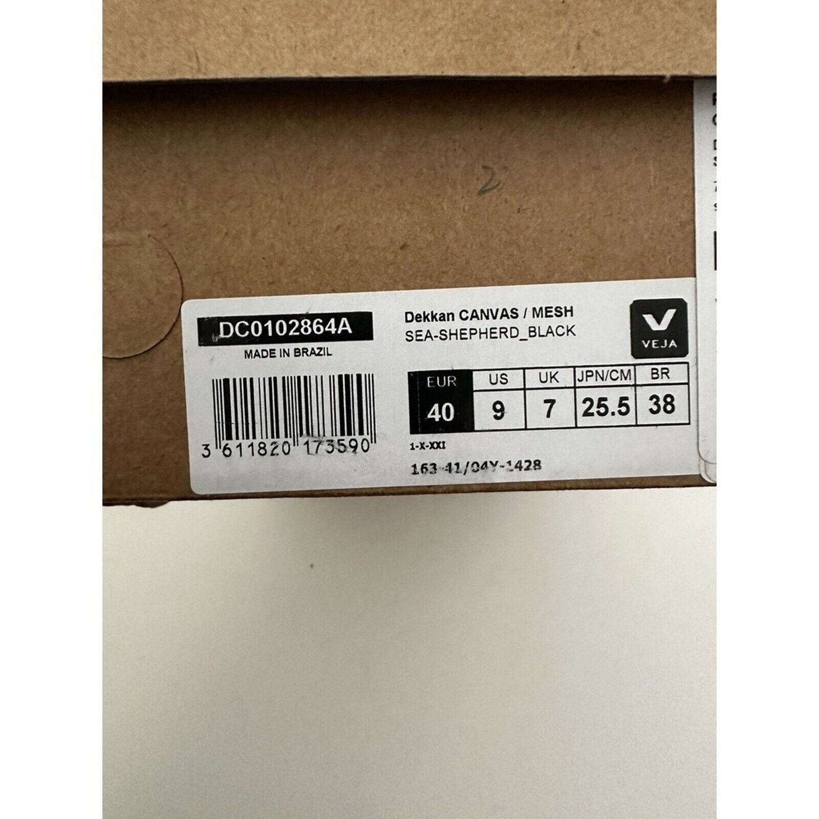Veja Veja × Sea Shepherd Sneaker 22A Black Size 9 Women Size US 9 / IT 39 - 9 Thumbnail