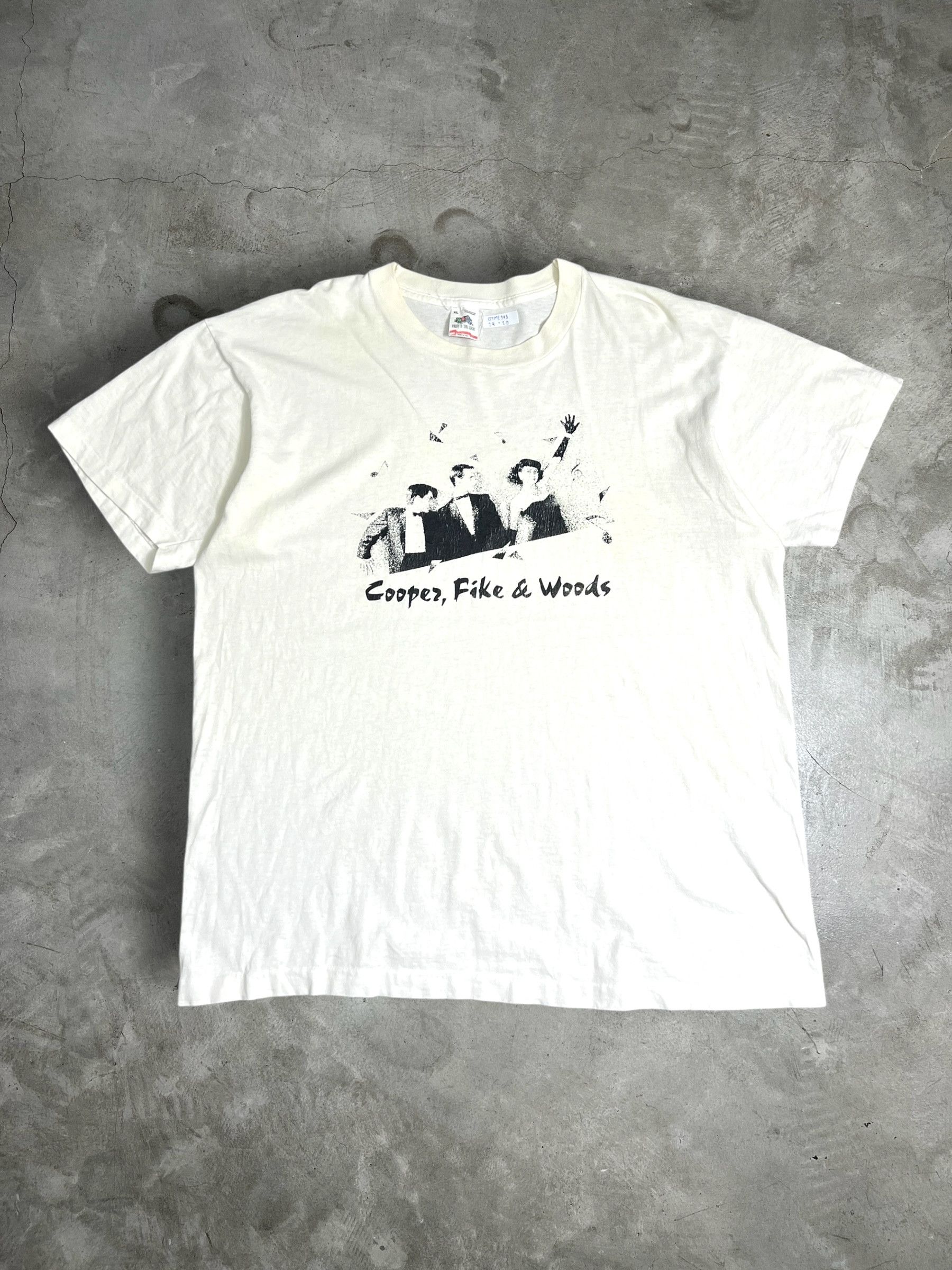 Vintage Vintage 90s Cooper, Fike & Woods Graphic Tee (XL) GTME548 Size US XXL / EU 58 / 5 - 1 Thumbnail