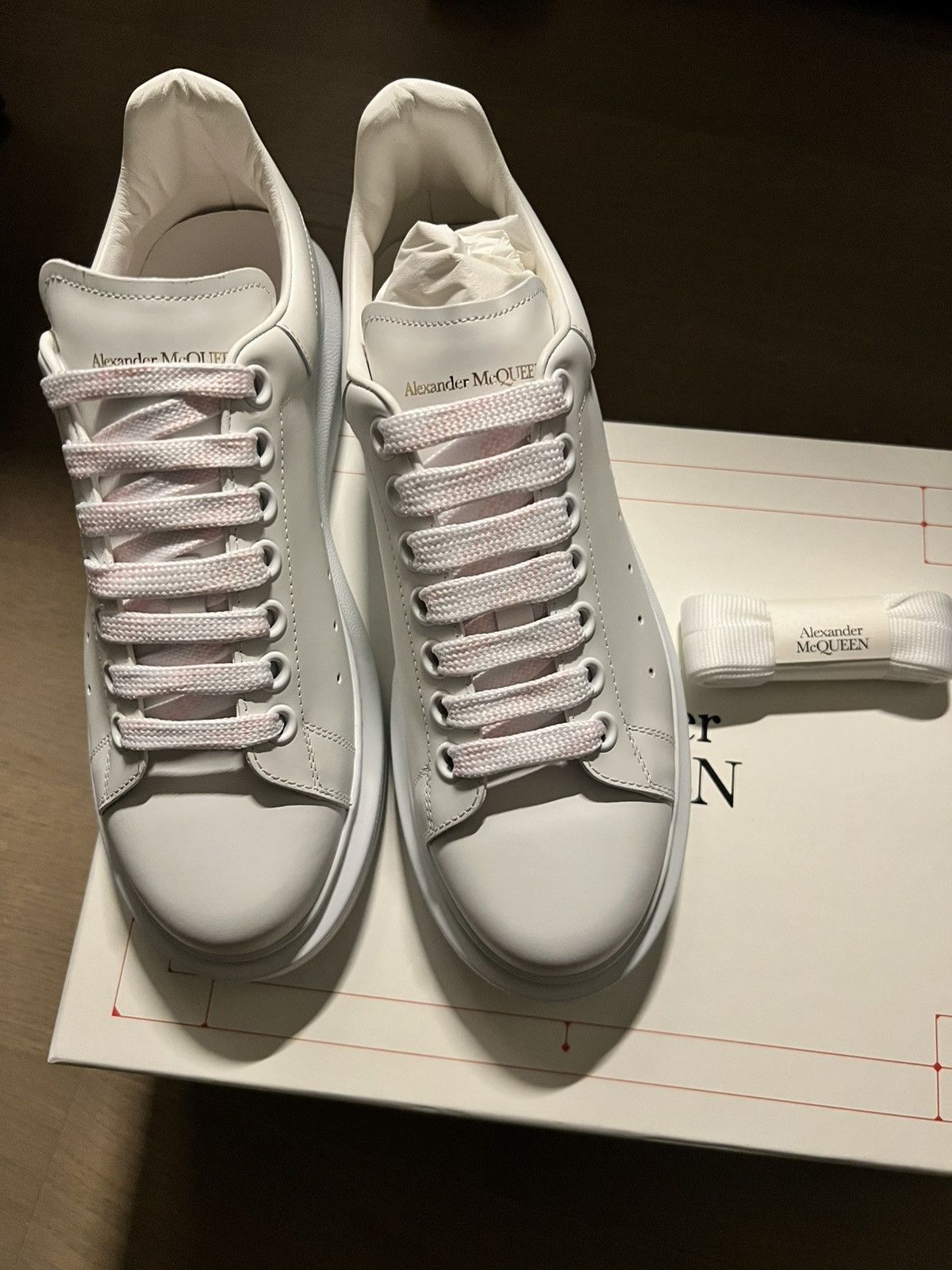スニーカー Oversized suede sneakers with engraved logo on the front Alexander McQueen Oversized Suede Sneakers With Engraved
