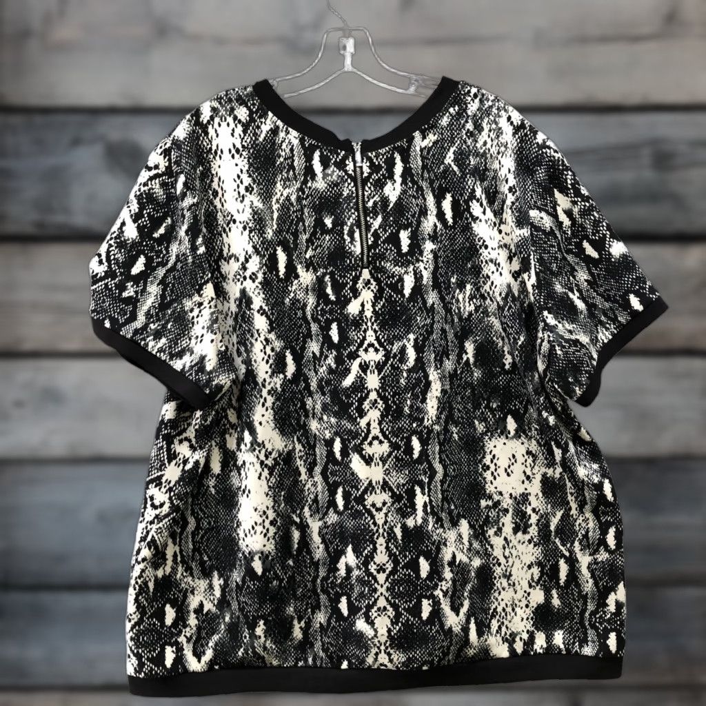 Calvin Klein Calvin Klein Animal Print Top Womens 2X Short Sleeve Crewneck Black Ivory Size XXL / US 16-18 / IT 52-54 - 1 Thumbnail