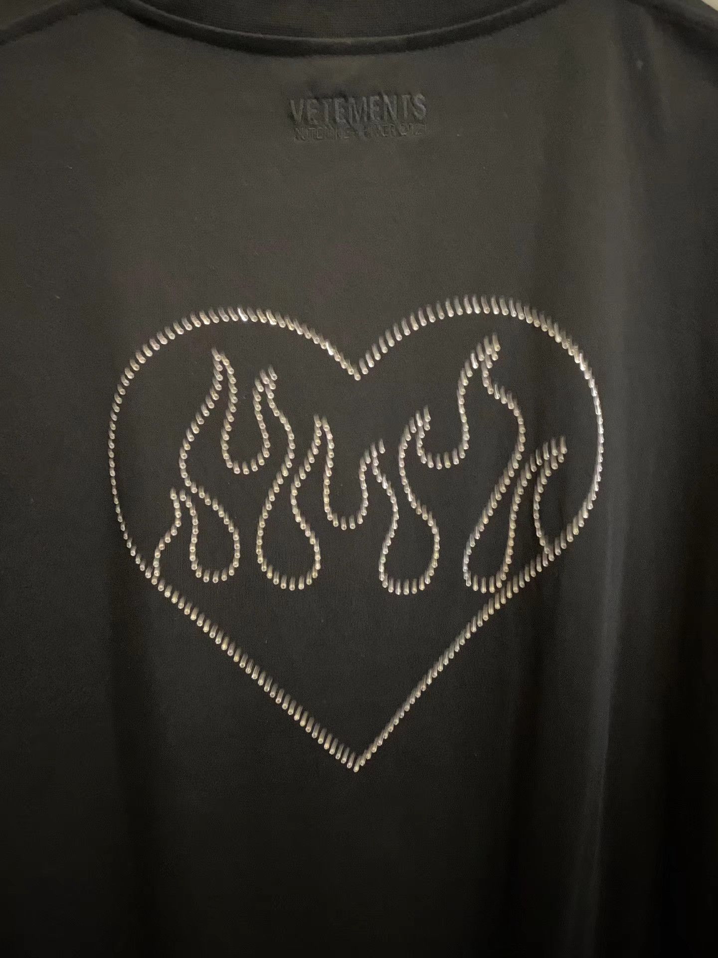 Vetements Vetements Heart Rhinestone T-shirt Size US S / EU 44-46 / 1 - 3 Thumbnail
