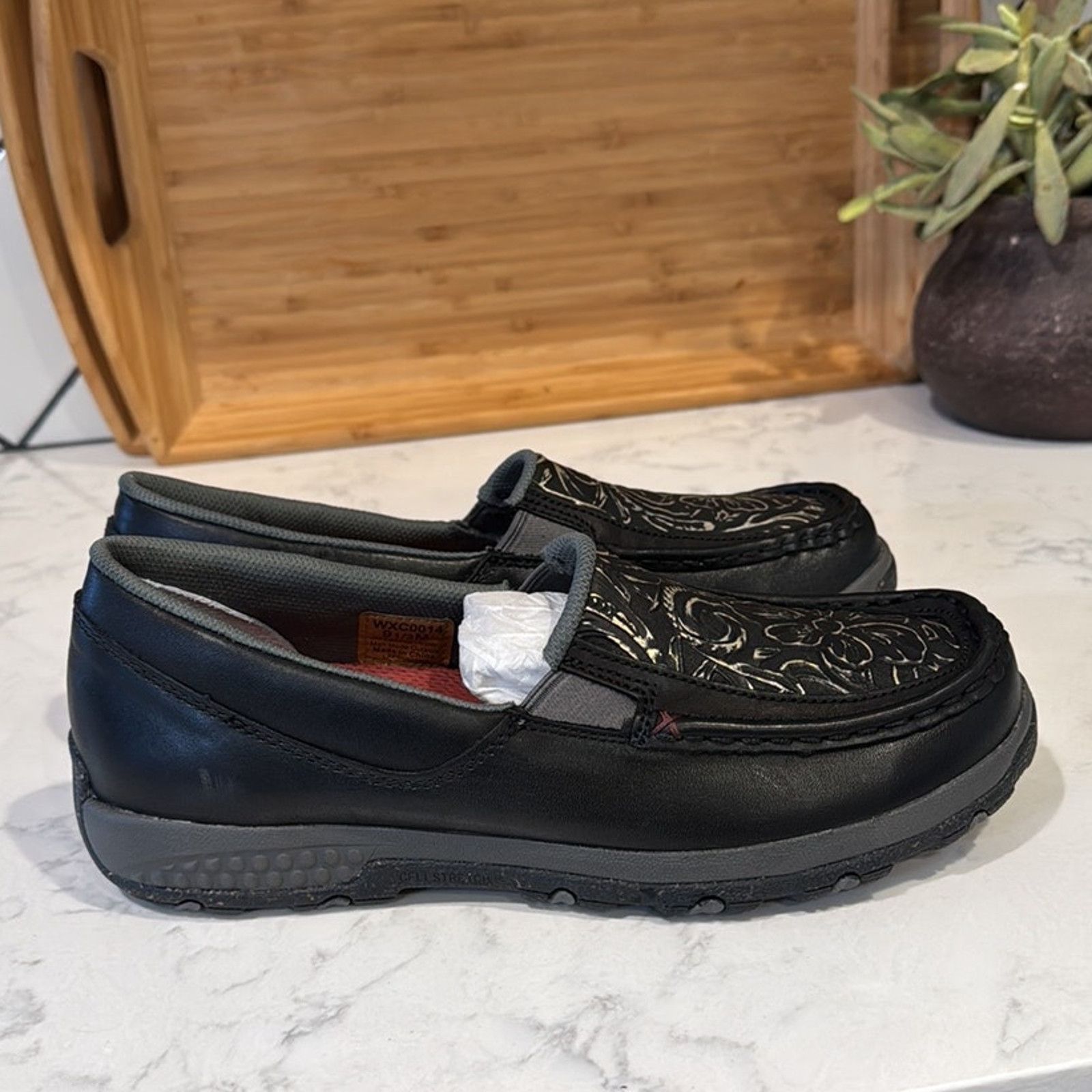 Twisted X Twisted X Floral Tooled Driving Moccasins leather size 9.5 Size US 9.5 / IT 39.5 - 6 Thumbnail