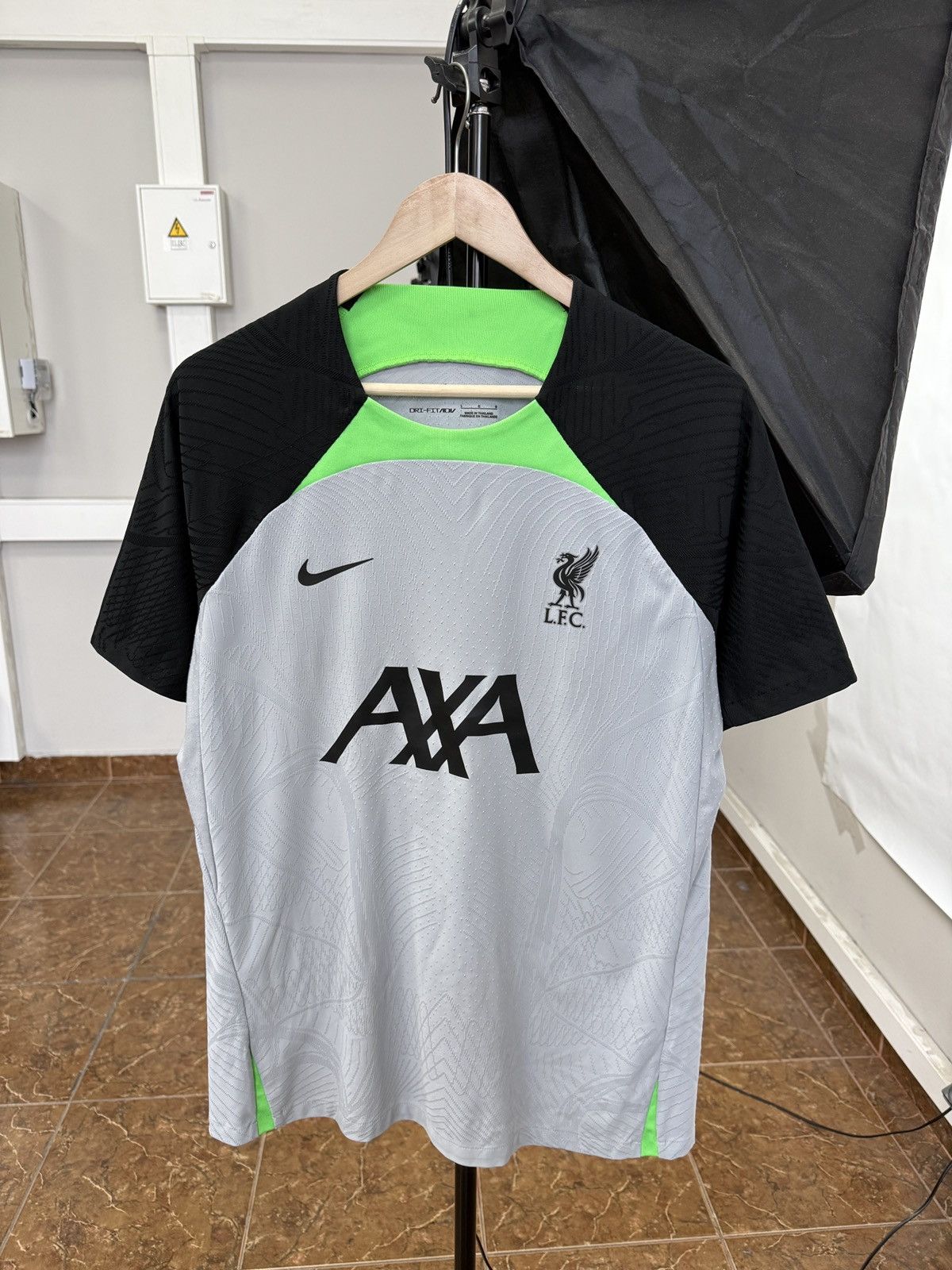 Nike 🏴󠁧󠁢󠁥󠁮󠁧󠁿 23/24 Nike Liverpool LFC Strike Elite Soccer Jersey Y2K Size US L / EU 52-54 / 3 - 1 Thumbnail