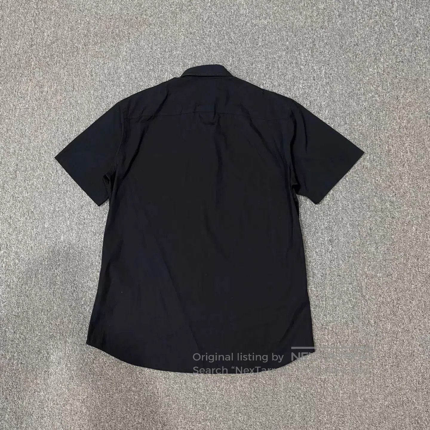 Burberry Black Short Sleeve Button. Size US M / EU 48-50 / 2 - 2 Thumbnail