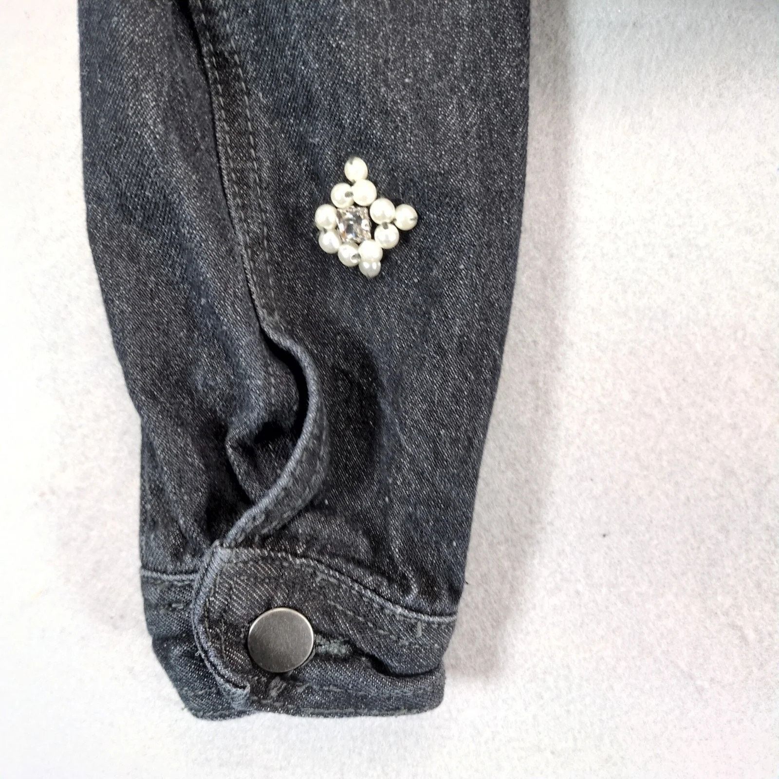 Forever 21 Forever 21 Embellished Black Denim Cropped Jean Jacket M Size M / US 6-8 / IT 42-44 - 10 Thumbnail