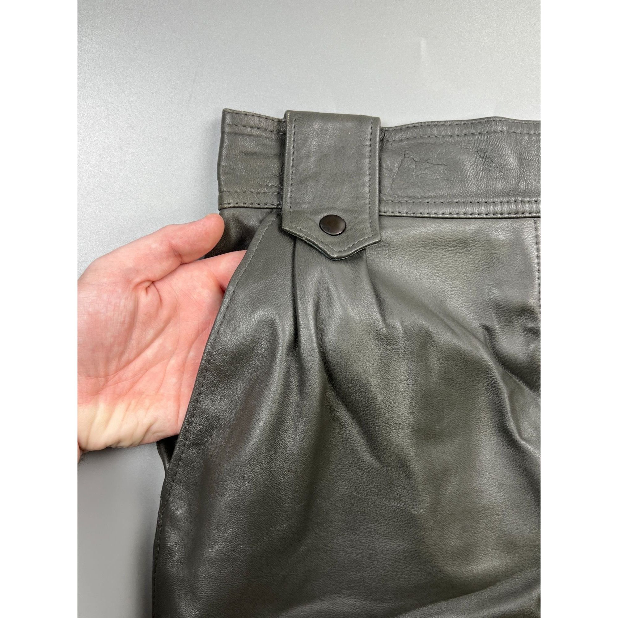 Yves Saint Laurent Yves Saint Laurent Vintage leather Skirt (Y0994) Size 28" / US 6 / IT 42 - 2 Thumbnail