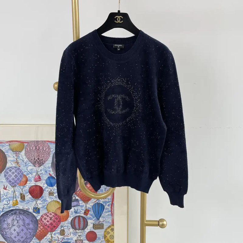 Chanel Chanel Long Sleeve Logo Sweatshirt for Women 0089 Size M / US 6-8 / IT 42-44 - 1 Thumbnail