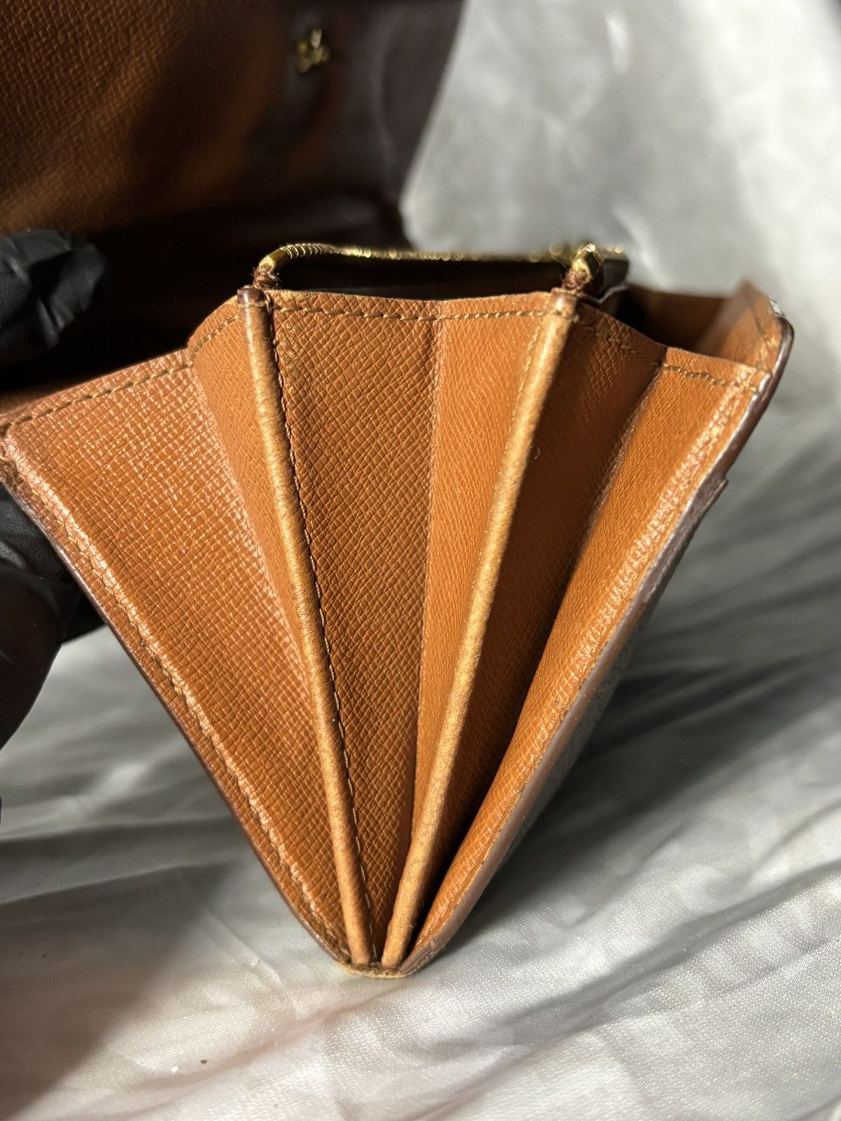 Louis Vuitton (very worn) Louis Vuitton Long Wallet Size ONE SIZE - 16 Thumbnail