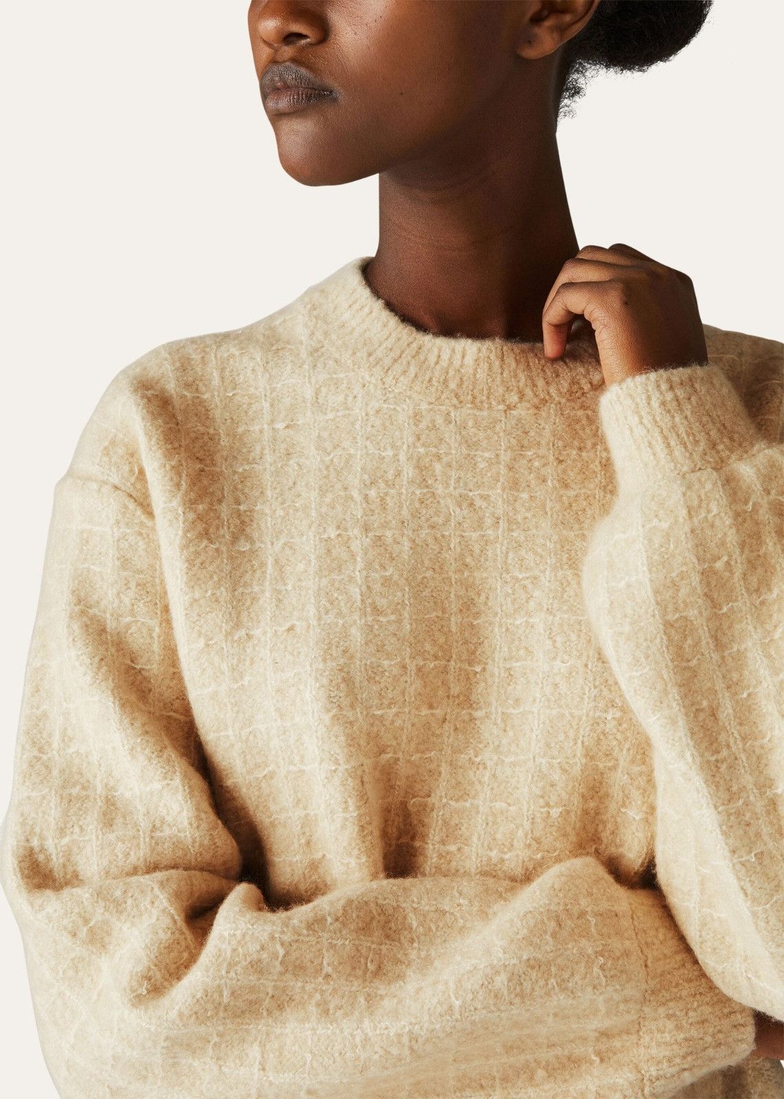 Loro Piana o1srvl11e1125 FAN1194 Cocooning Crewneck Sweater in Beige Size L / US 10 / IT 46 - 2 Thumbnail