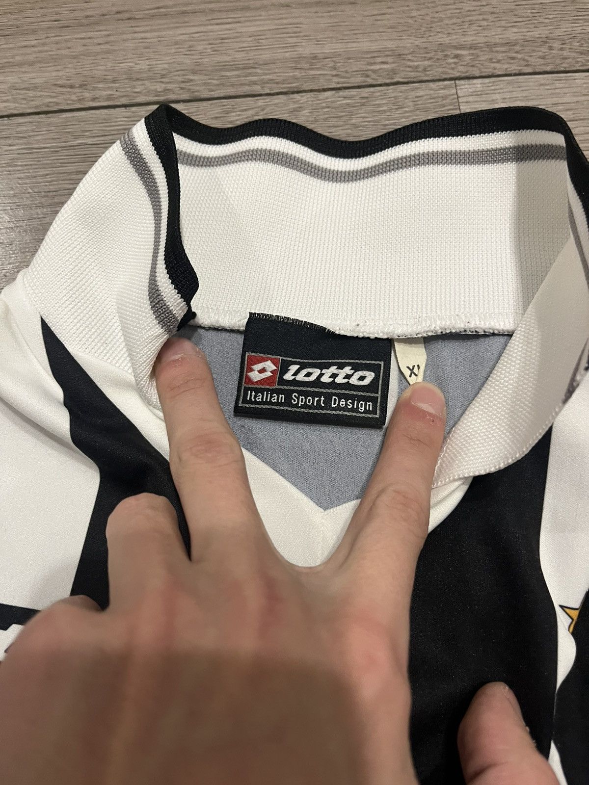 Lotto Sport × Vintage Juventus 2000/01 Football Shirt Lotto Soccer Vintage Jersey Size US S / EU 44-46 / 1 - 7 Thumbnail