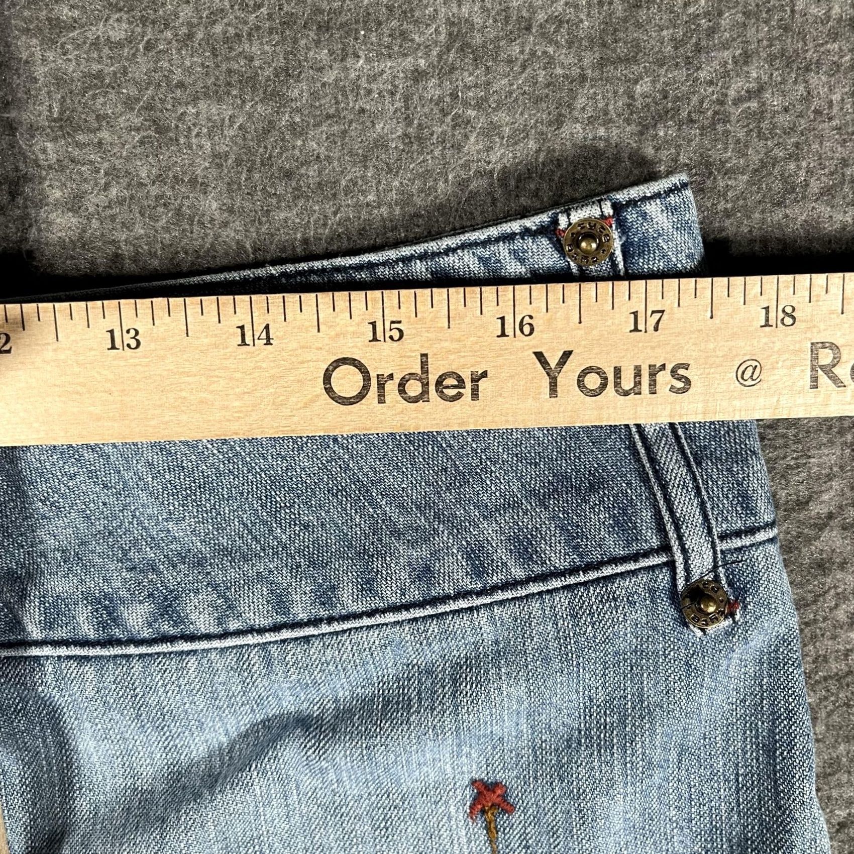 Denime VINTAGE Tyte Blue Denim Mini Skirt 9 Juniors Short With Raw Hem Embroidered Pockets Y2K Summer Womens/Teens Size 30" / US 8 / IT 44 - 6 Thumbnail