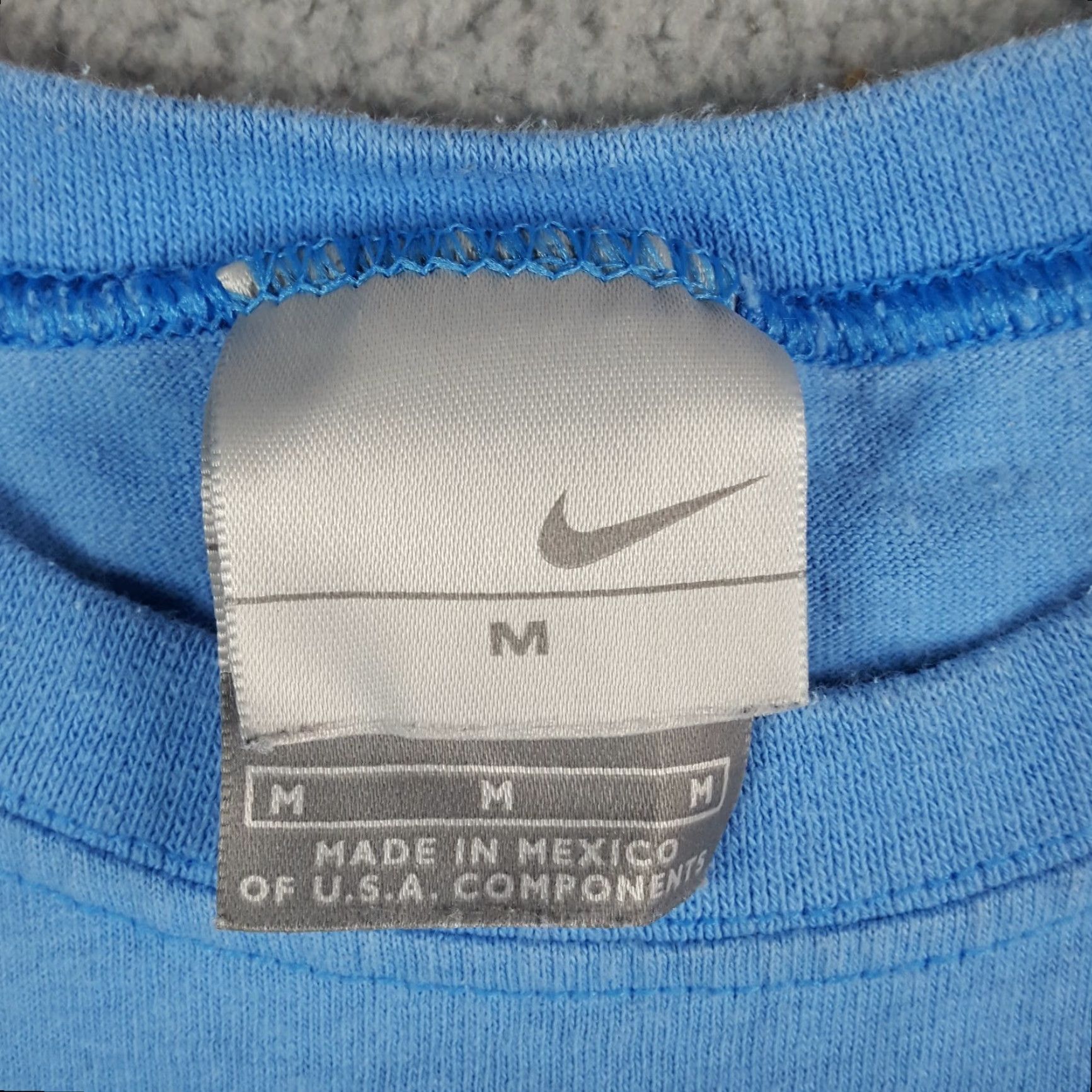 Nike VINTAGE Nike Basketball Swoosh Logo Men's Tank Top T-Shirt Size M Blue 90s 00s Y2K Gym Athletic Vintage Shirt Mens Sports Size US M / EU 48-50 / 2 - 5 Thumbnail