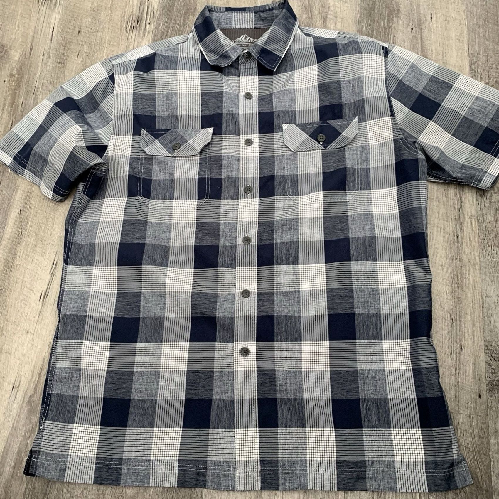 Croft & Barrow Croft & Barrow Mens Medium Plaid Performance Vented Button Up Shirt Quick Dry Size US M / EU 48-50 / 2 - 6 Thumbnail